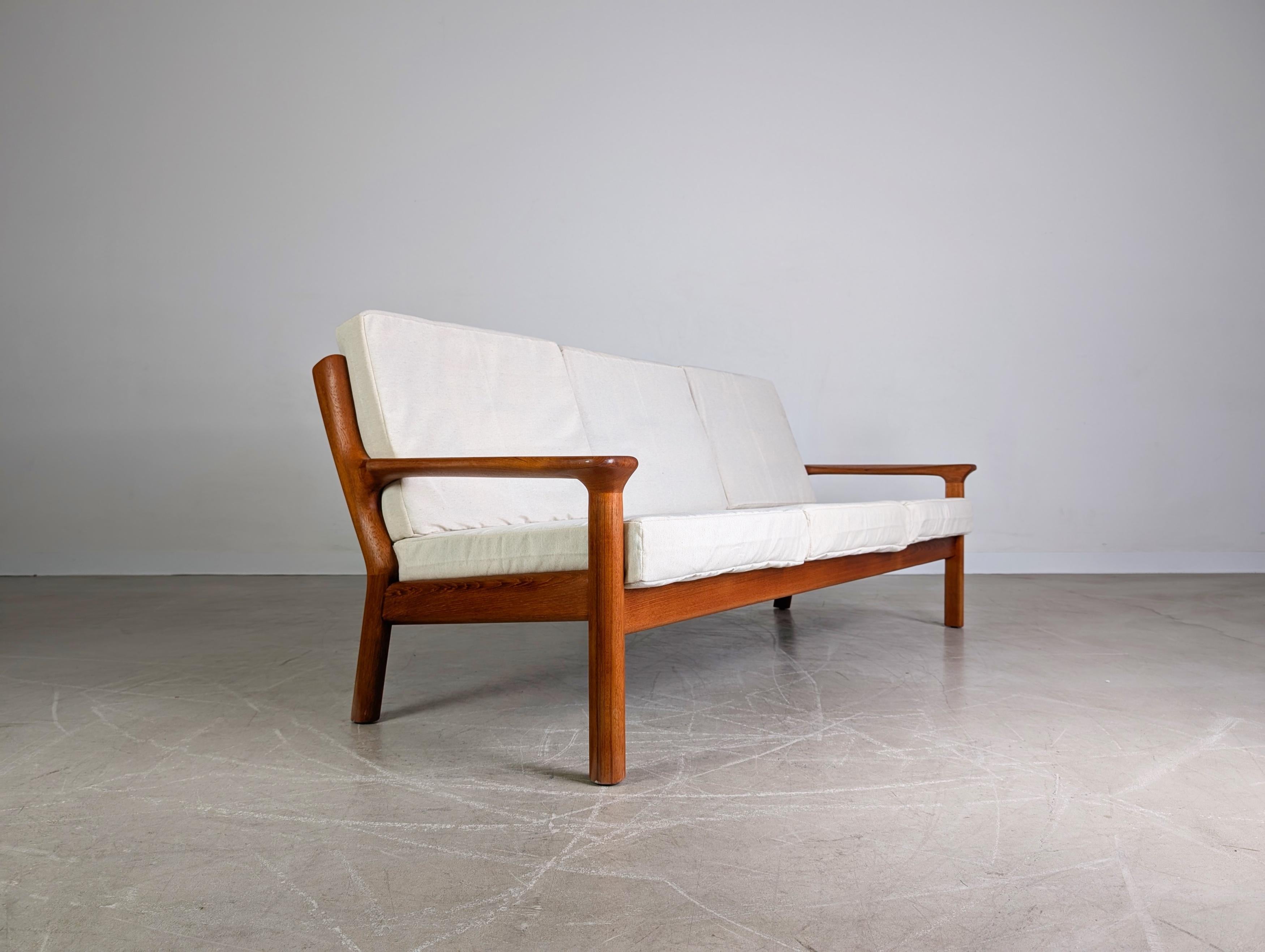 Original Juul Kristensen Midcentury Sofa Glostrup Couch Teak 1960 In Good Condition For Sale In Berlin, DE