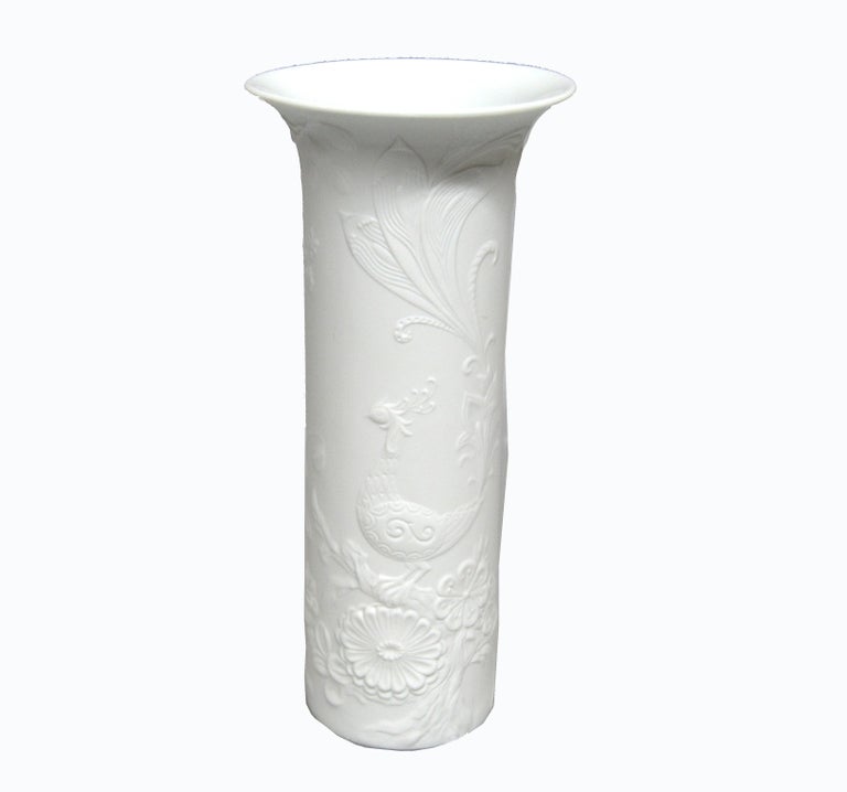 Originale Kaiser-Blumenvase aus weißer Biskuit-Keramik, hergestellt in Westdeutschland, 1960er Jahre im Angebot bei 1stDibs Deutschland