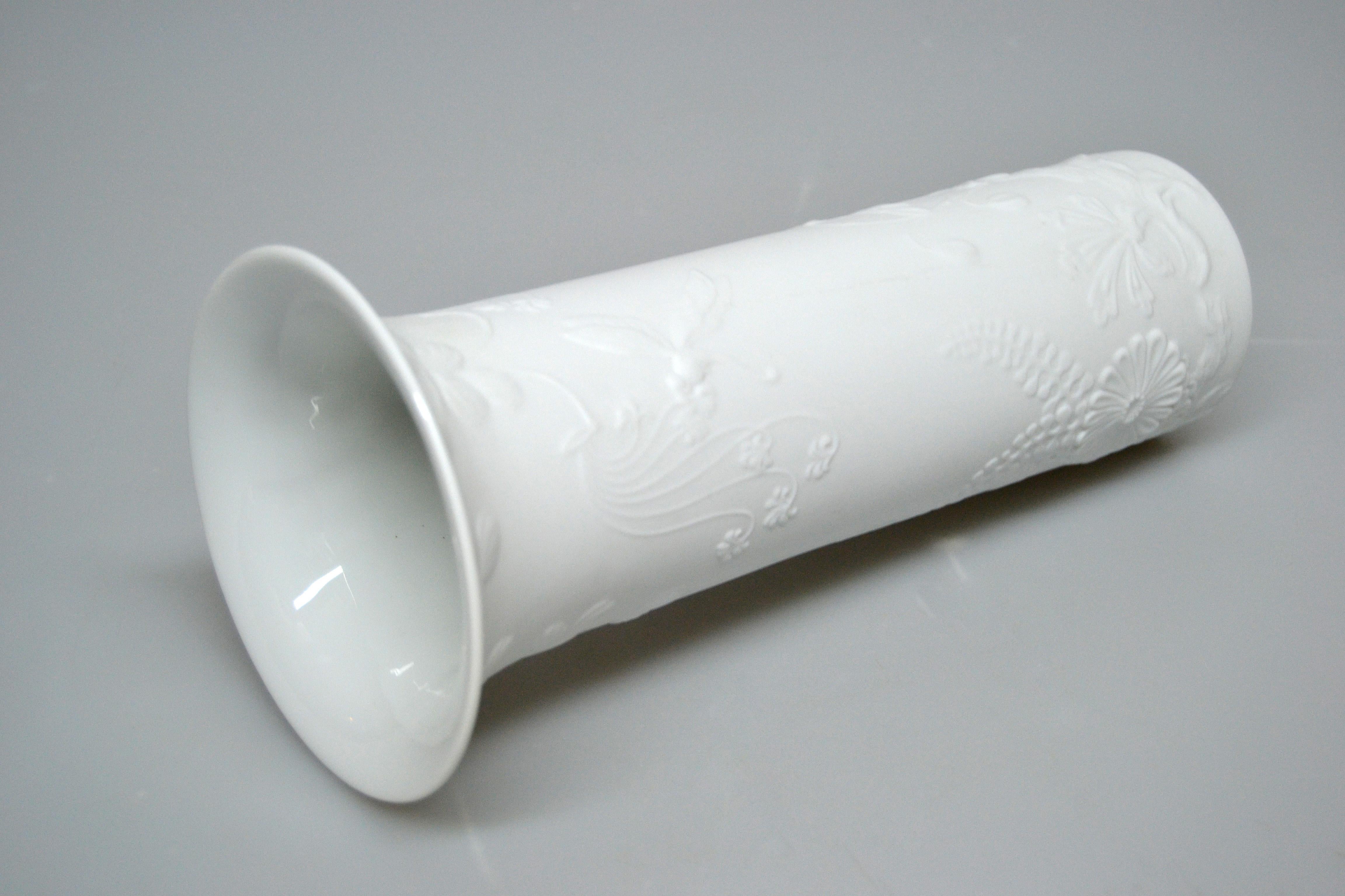 Mid-Century Modern Vase à fleurs en céramique biscuit blanc Kaiser d'origine, fabriqué en Allemagne de l'Ouest, années 1960