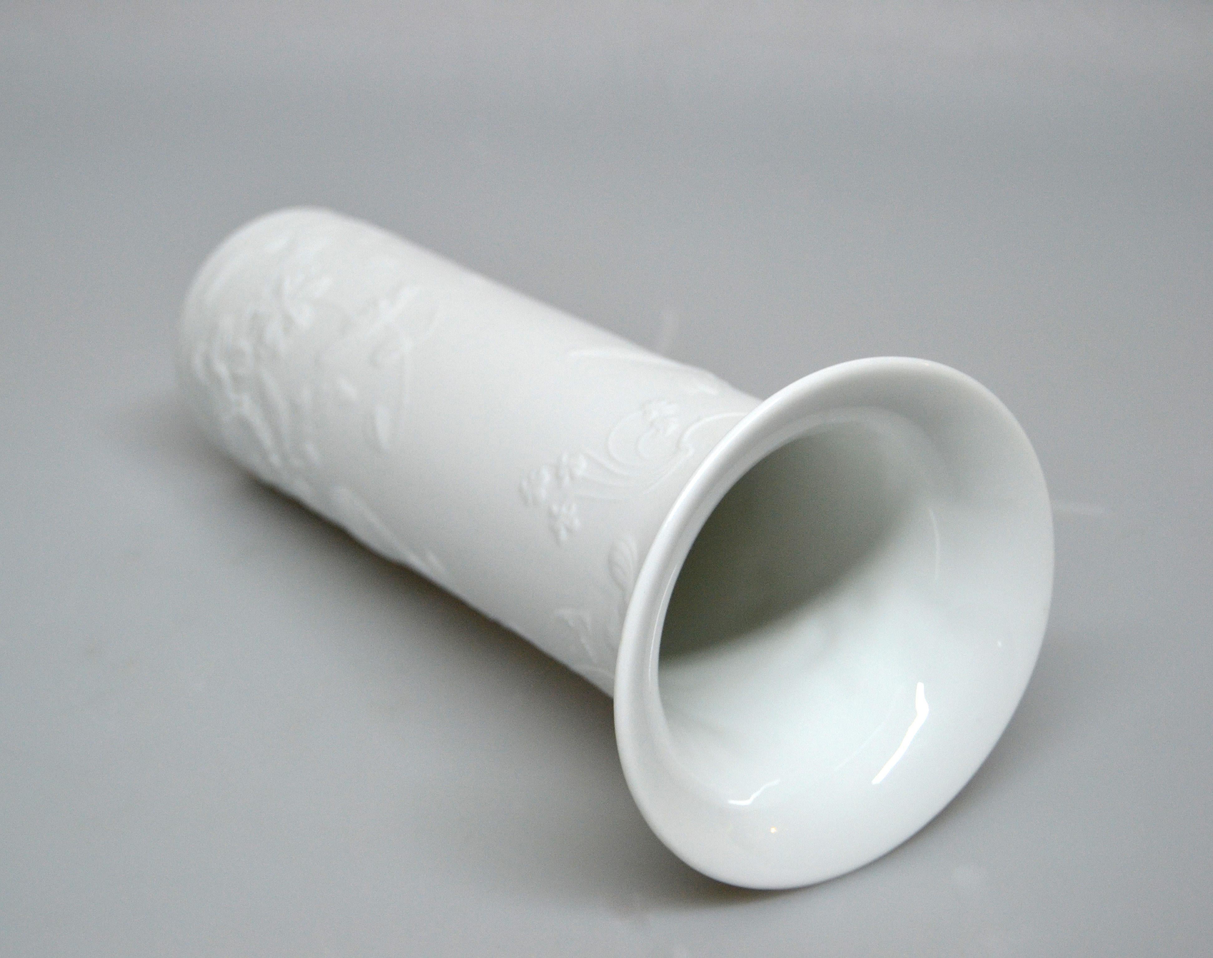 Allemand Vase à fleurs en céramique biscuit blanc Kaiser d'origine, fabriqué en Allemagne de l'Ouest, années 1960