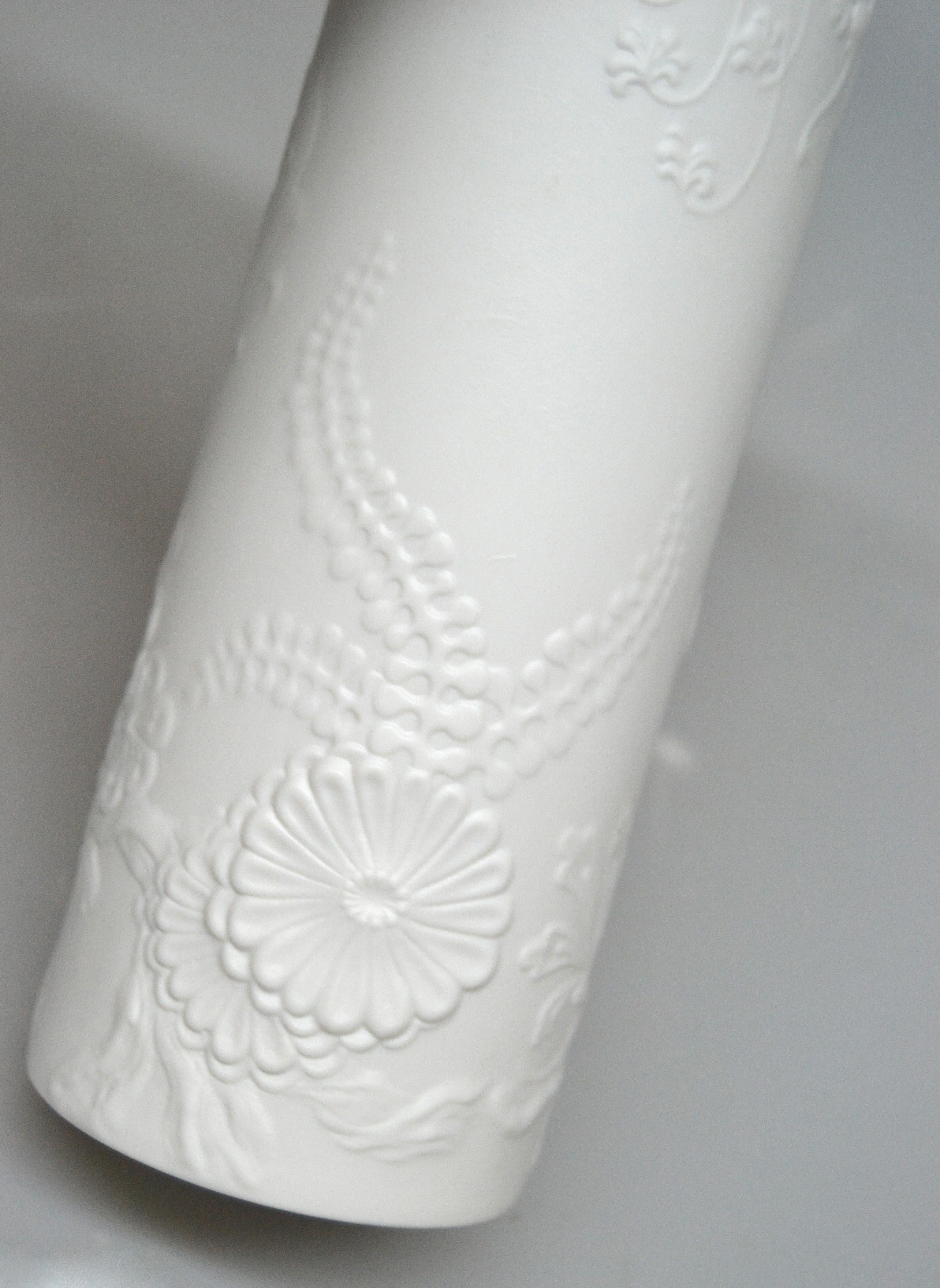 Vernissé Vase à fleurs en céramique biscuit blanc Kaiser d'origine, fabriqué en Allemagne de l'Ouest, années 1960