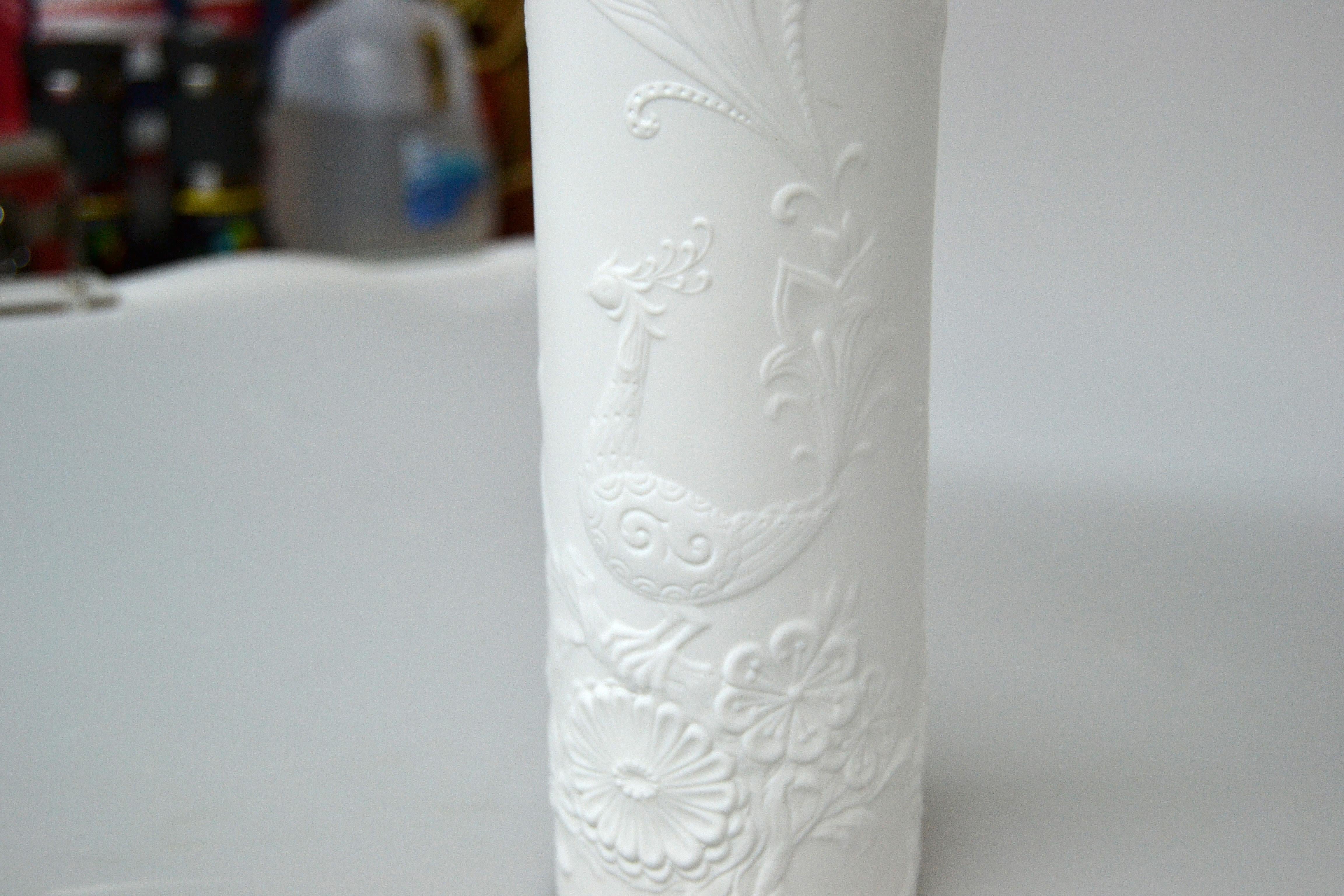 Vase à fleurs en céramique biscuit blanc Kaiser d'origine, fabriqué en Allemagne de l'Ouest, années 1960 Bon état à Miami, FL