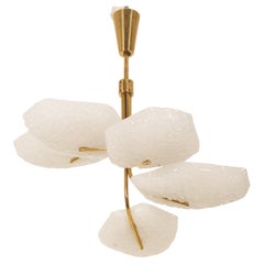 Lustre original en verre de glace au lait Kalmar des années 1950