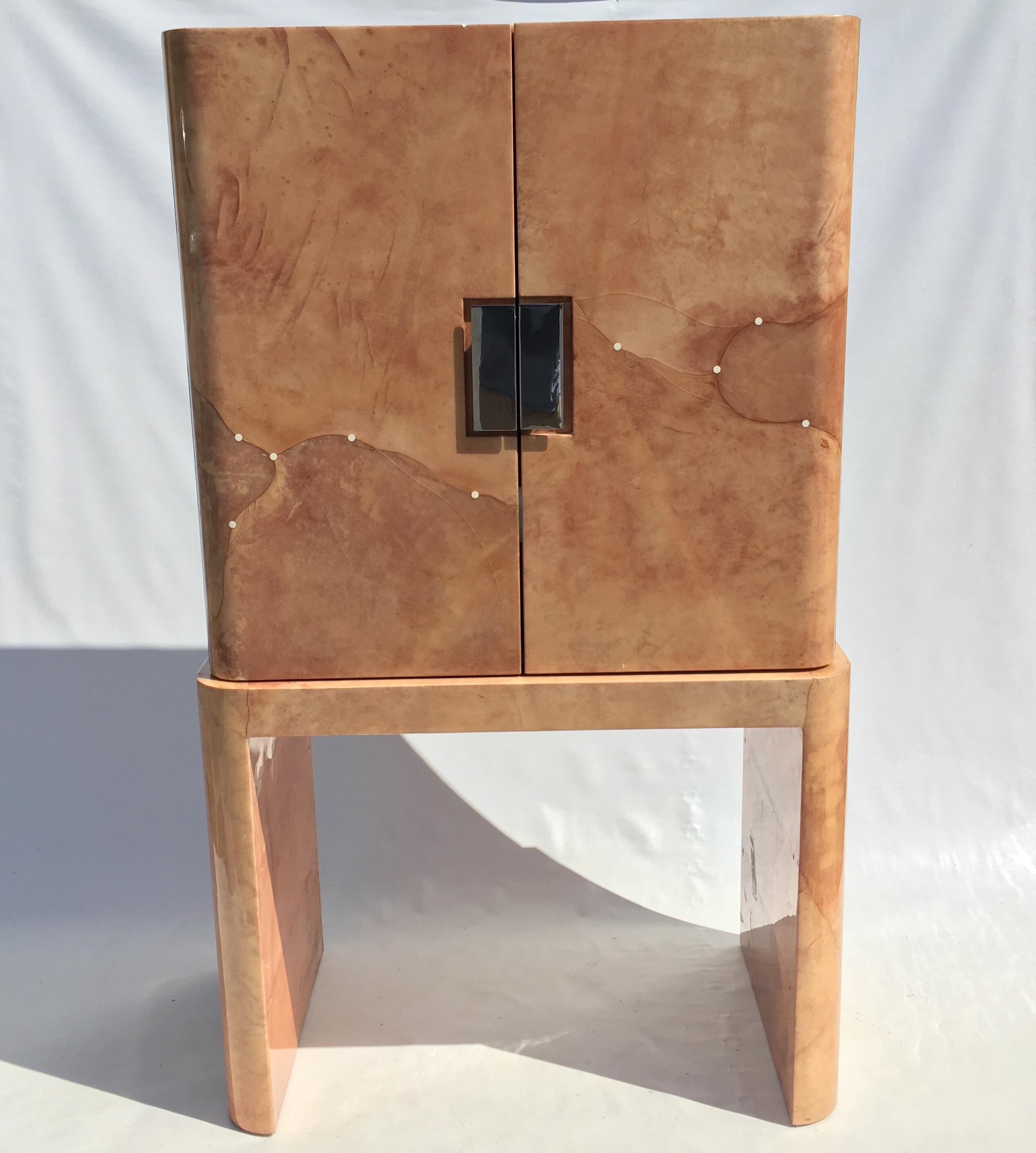 Armoire de télévision originale Karl Springer en peau de chèvre, 1989 en vente 3