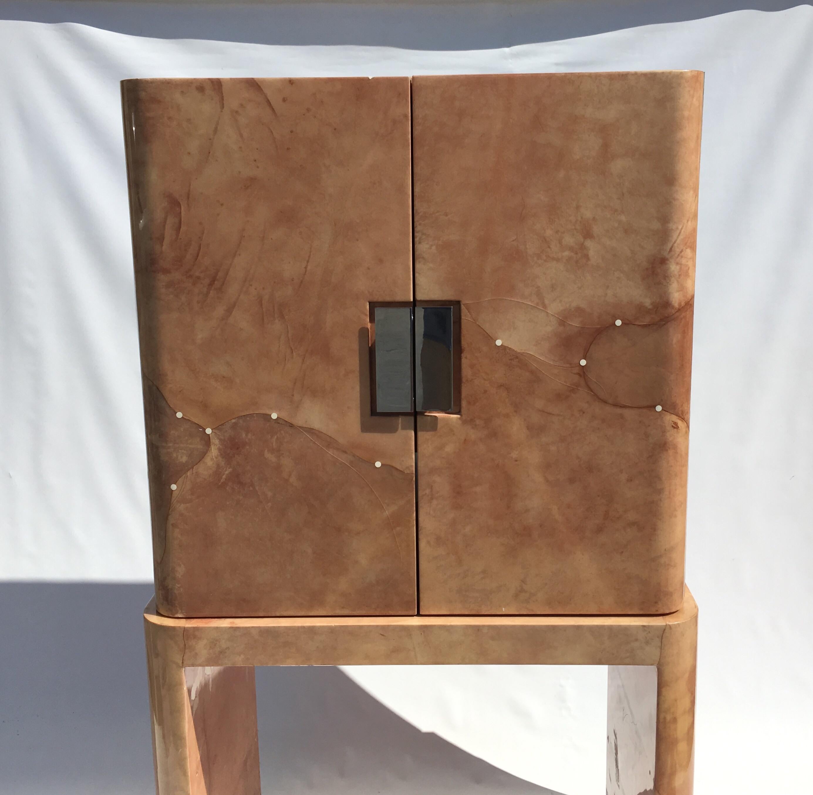 Armoire de télévision originale Karl Springer en peau de chèvre, 1989 en vente 4