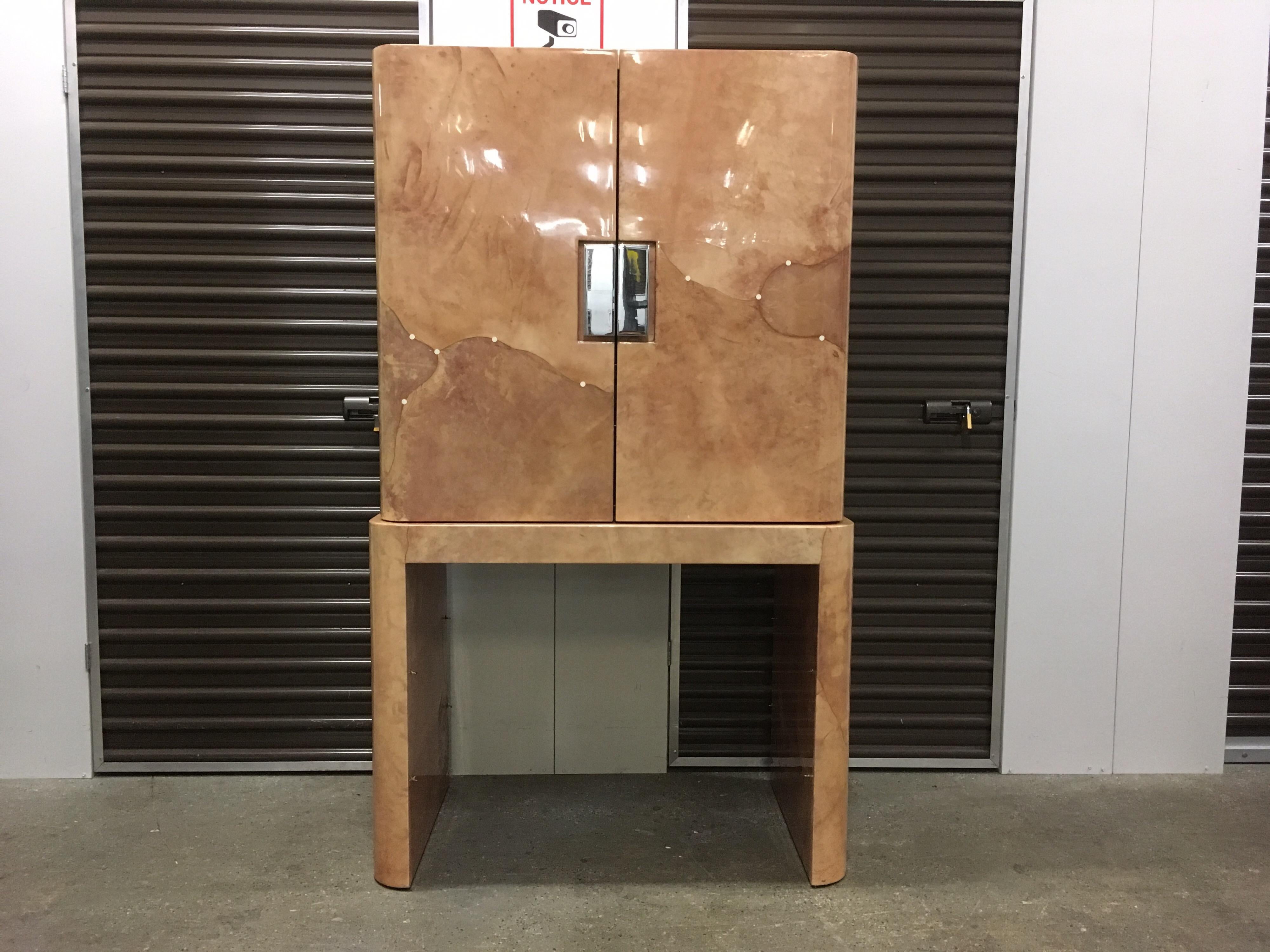 Armoire de télévision originale Karl Springer en peau de chèvre, 1989 en vente 10