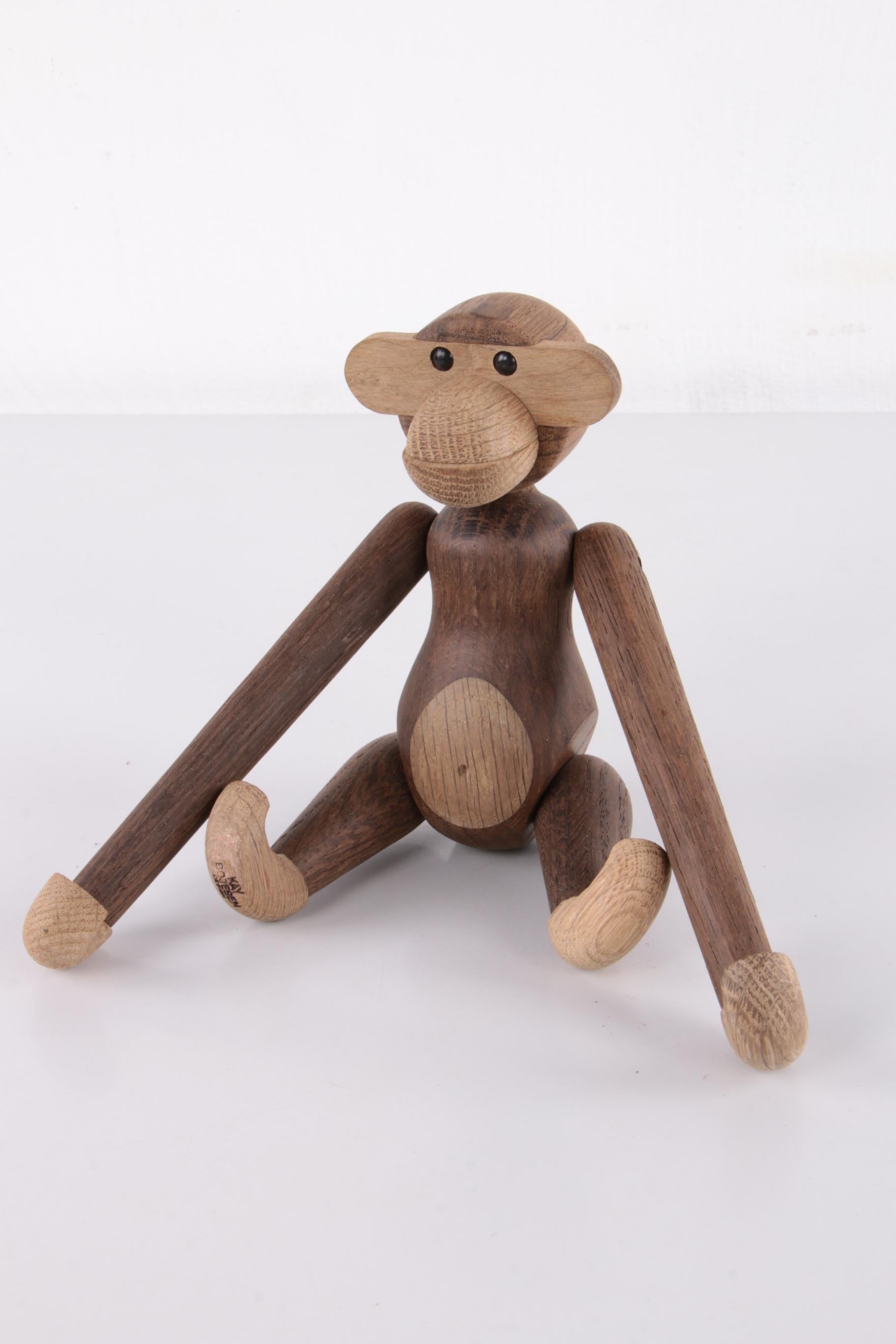 Original Kay Bojesen monkey monkey size small


Kay Bojesens Monkey was born in Denmark in 1951 and is made of teak and lima wood.

This monkey is size small when we put the arms up 28 cm in total.

From the head to the feet it is 20 cm. We