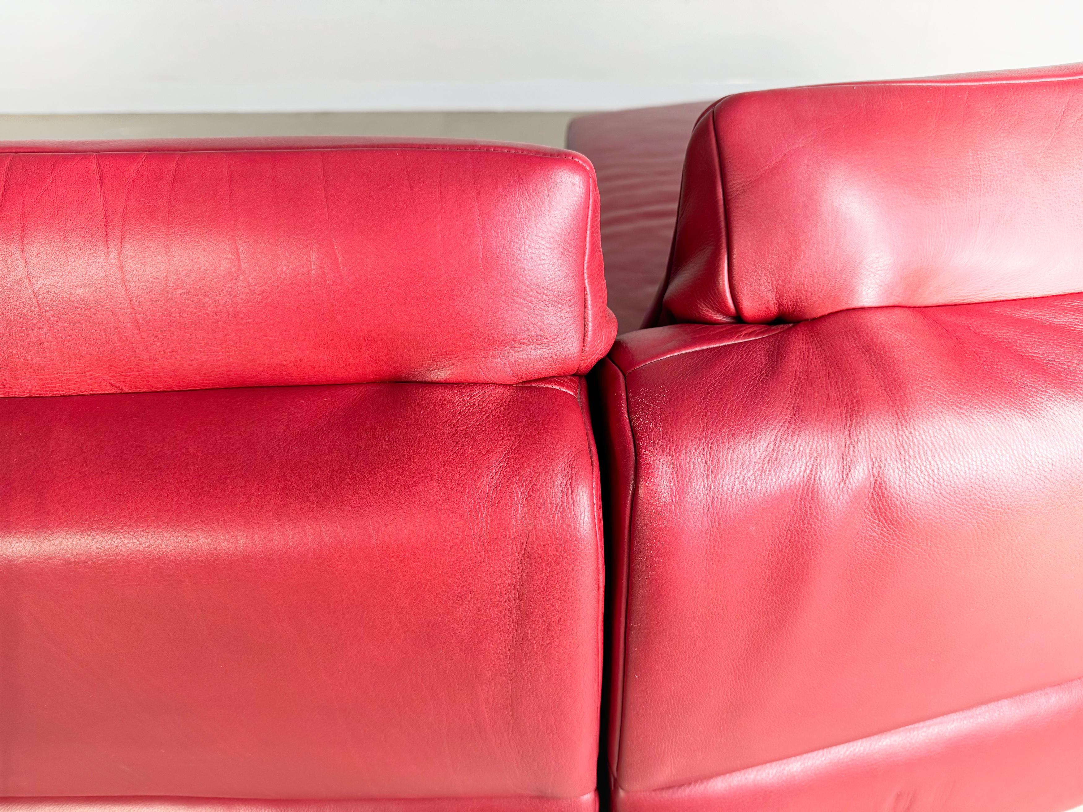 Divano originale Koinor Volare Divano di design Divano in pelle rosso ad angolo in vendita 5