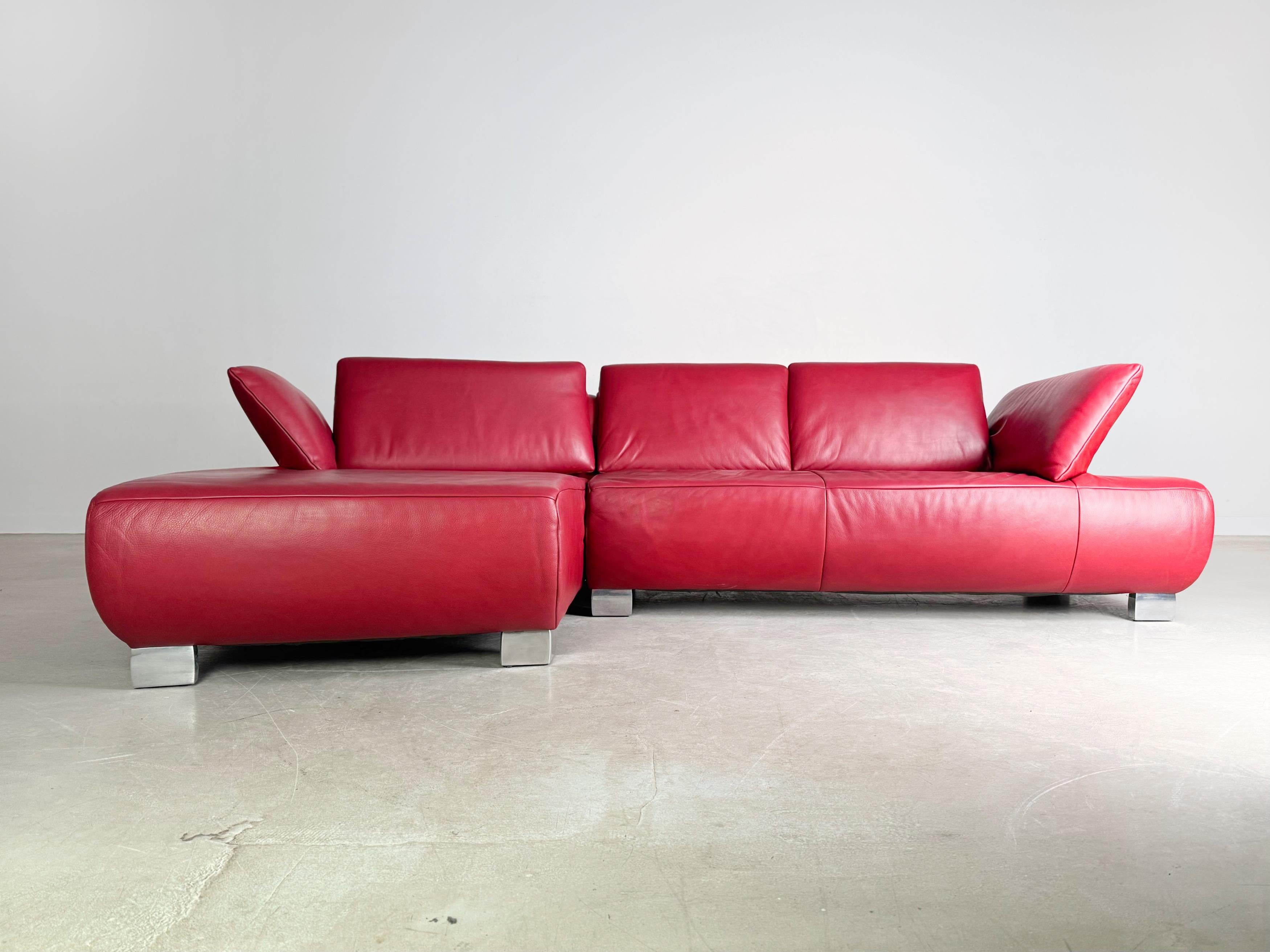 Postmoderno Divano originale Koinor Volare Divano di design Divano in pelle rosso ad angolo in vendita