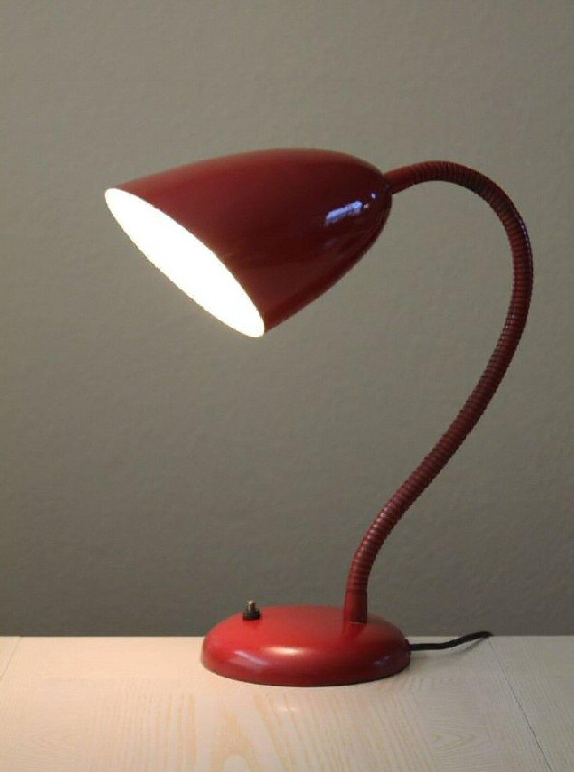
ICONIC!

KURT VERSEN GOOSE NECK DESK LAMP!



MID CENTURY DESIGN AT ITS FINEST!

GORGEOUS RED ENAMEL!

VERY HARD TO FIND!


In the postwar period, A house was not a 