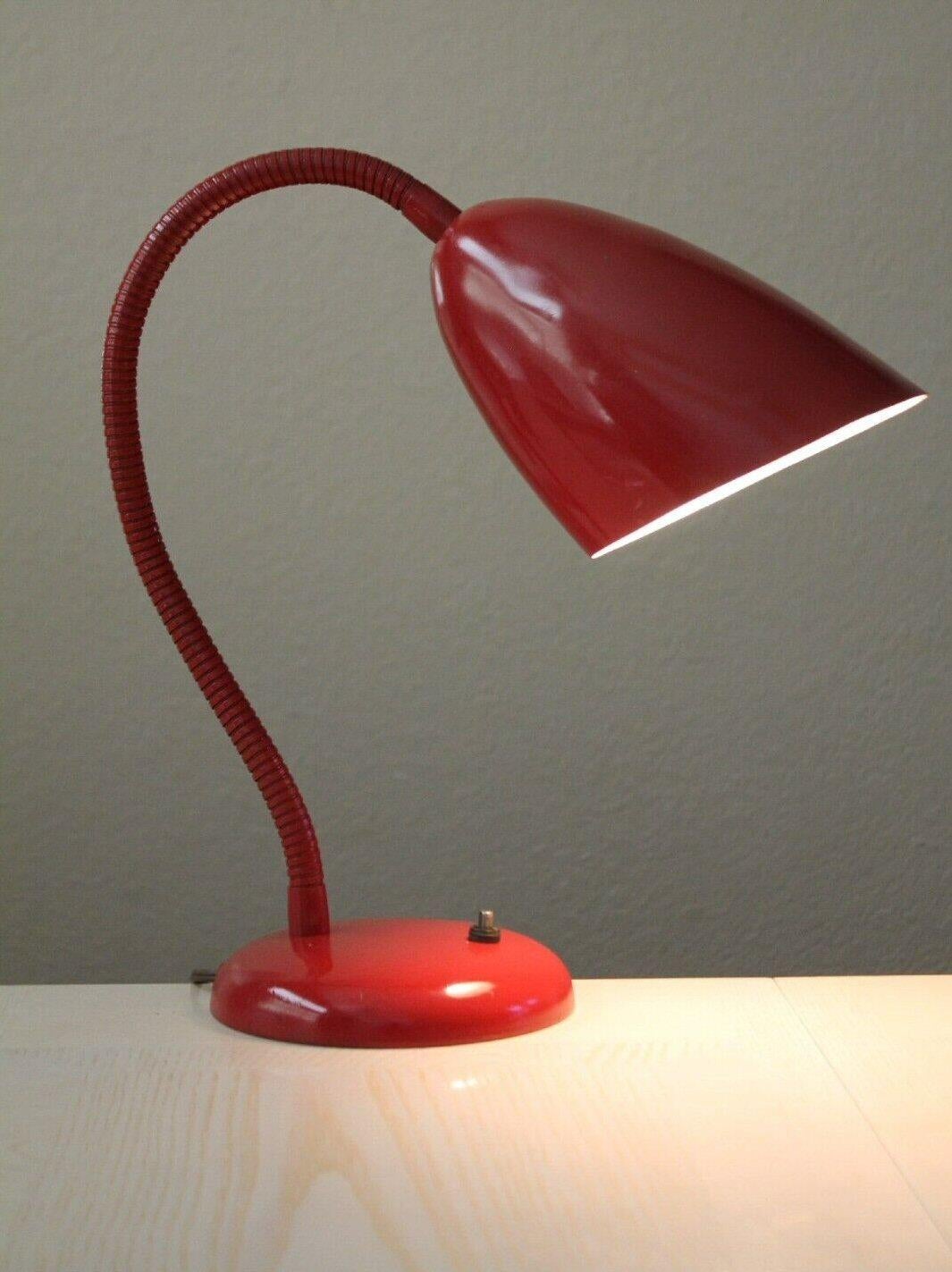 Ikonisch! Kurt Versen Gooseneck Tisch-Schreibtischlampe. Mid Century Modern 40s Rot #4410 (amerikanisch) im Angebot