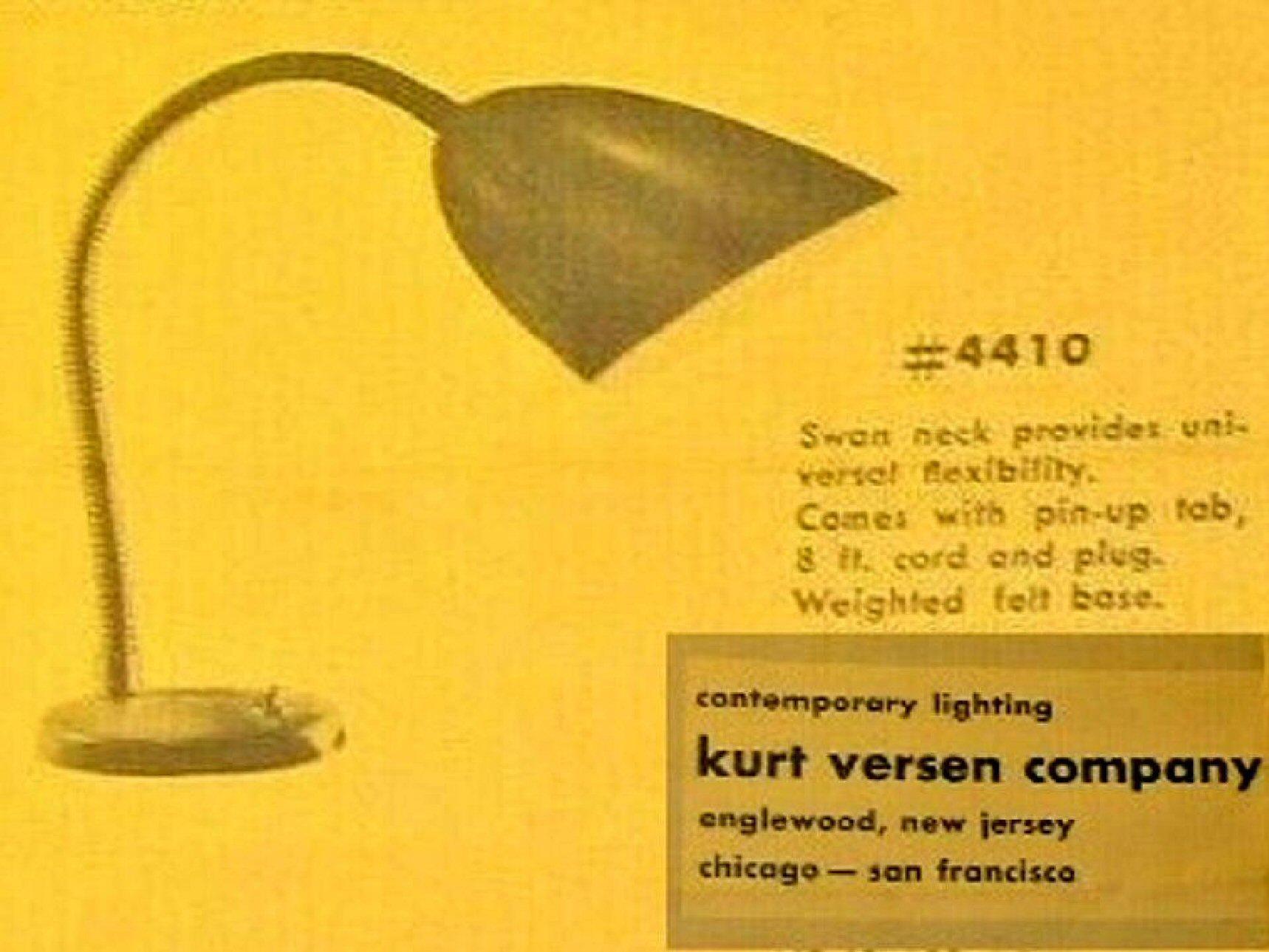 Émaillé Icone ! Lampe de bureau à col de cygne Kurt Versen. Mid Century Modern 40s Rouge #4410 en vente