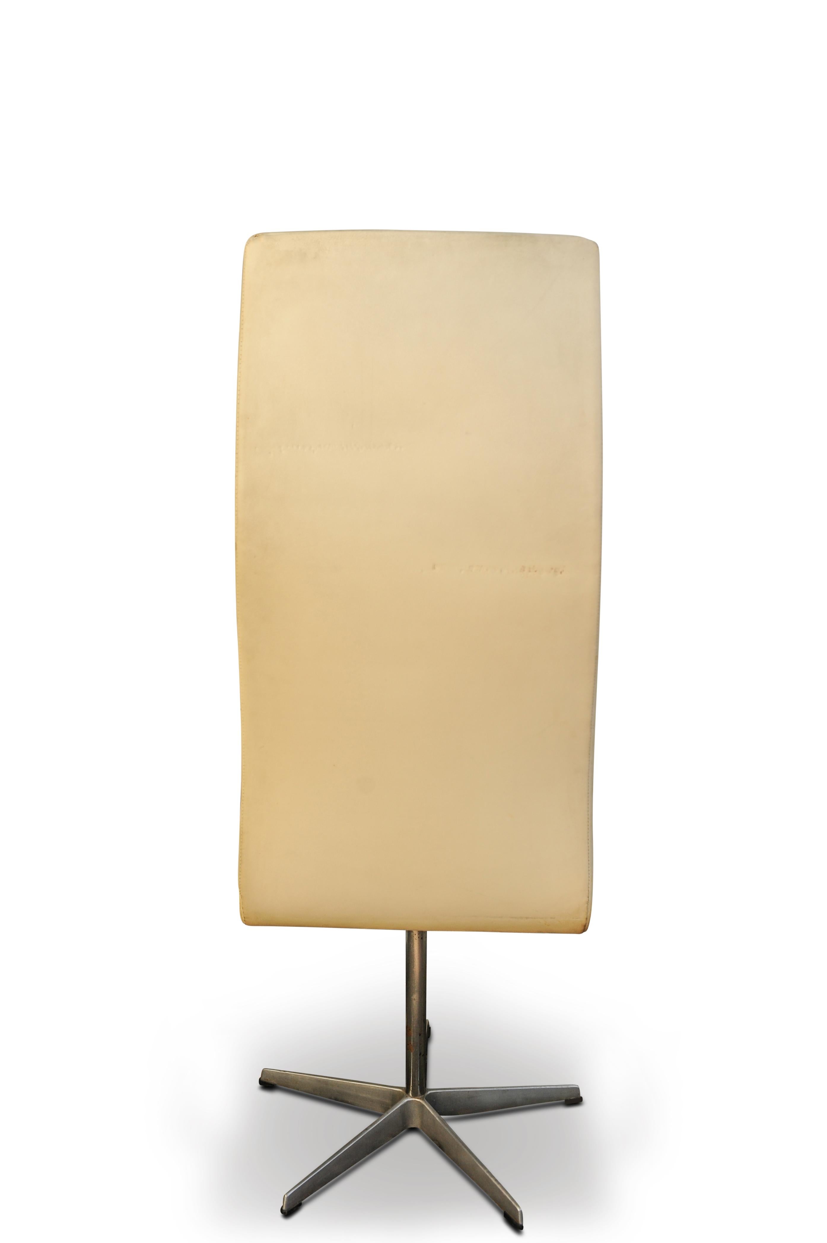 Danish  Arne Jacobsen for Fritz Hansen An Original 1970's Cream Leather 