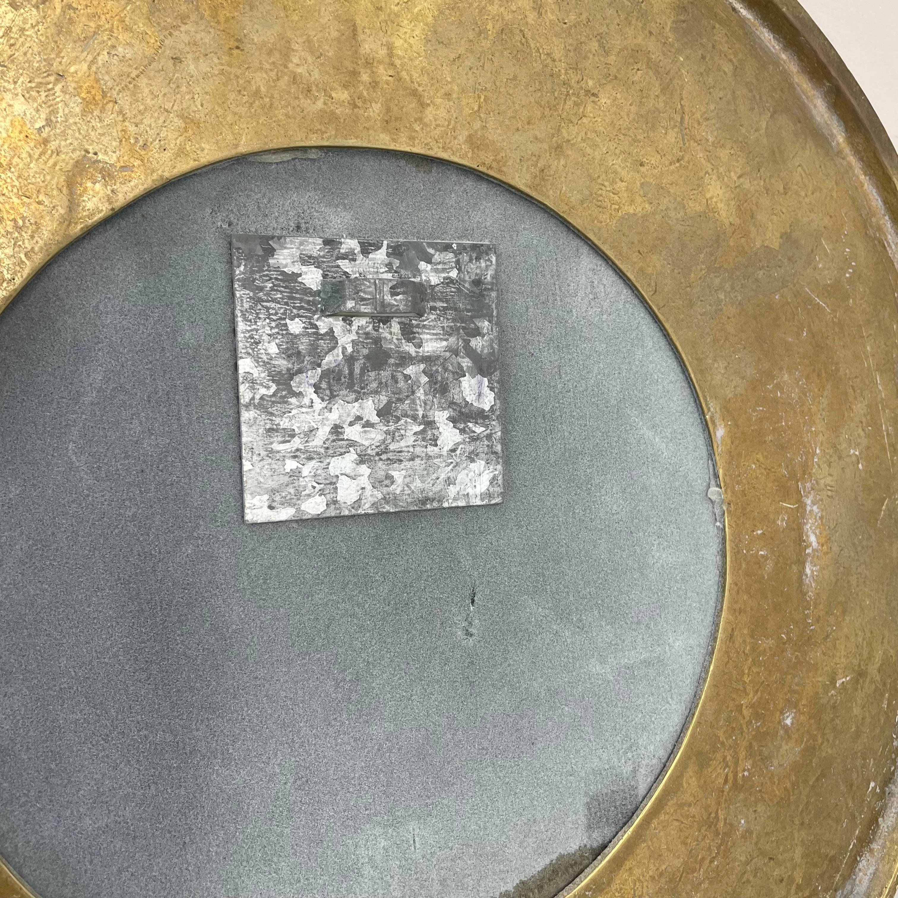 Original großer 46cm brutalistischer 6,9kg massiver Messing Wandspiegel, ITALIEN 1970er im Angebot 11