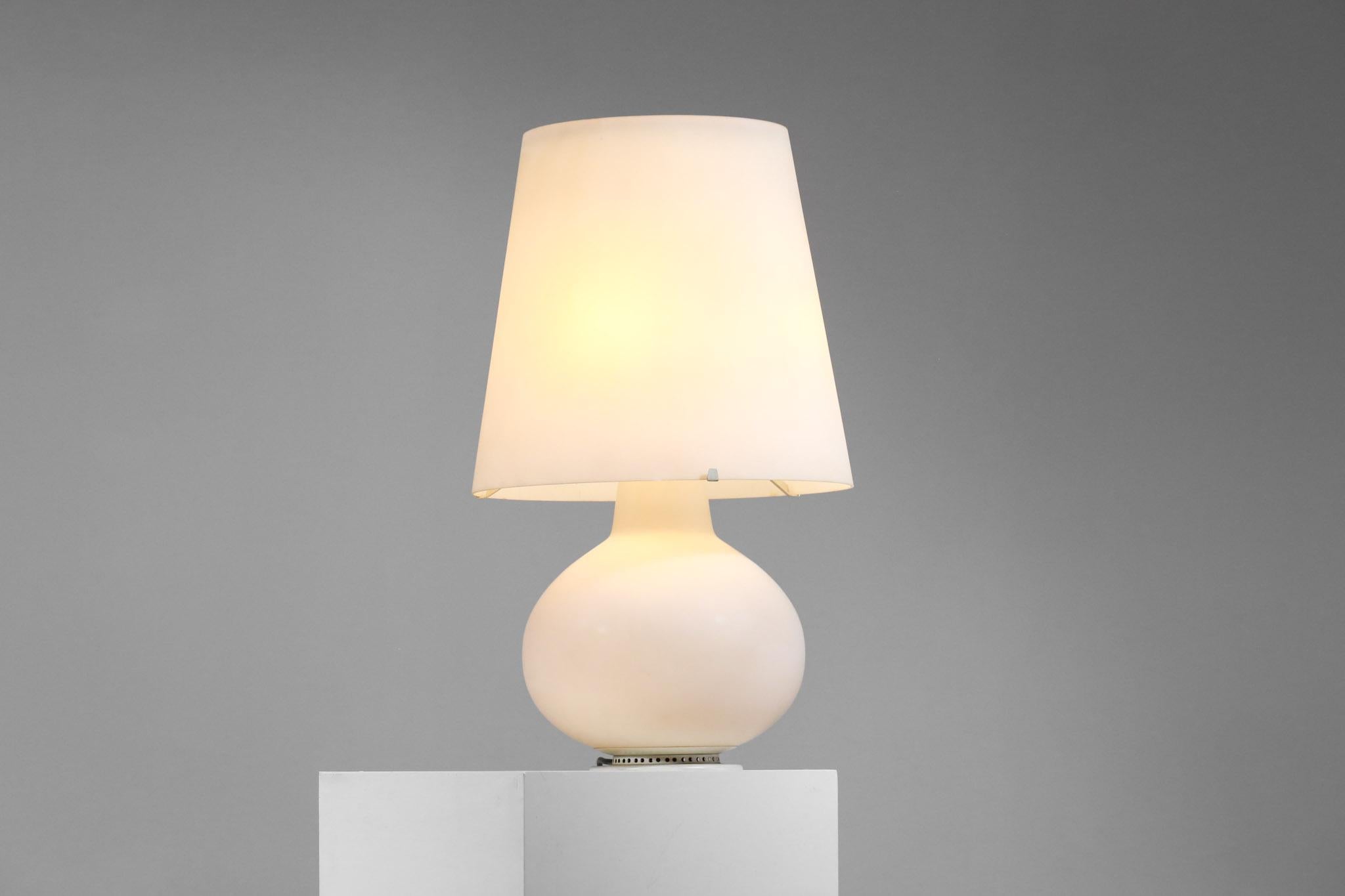 Italian desk lamp, large model, from the 1960s.
Designed by Max Ingrand for Fontana Arte. 
Structure and shade in white opaline.
Opaline shows signs of wear and tear.
