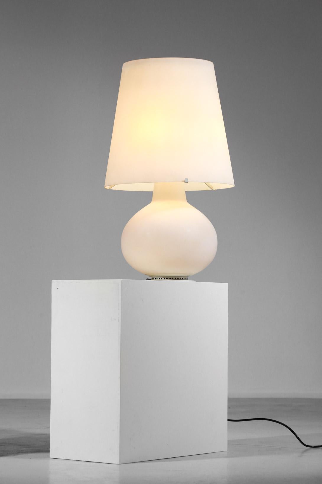 Italian Original Large Fontana Arte Lamp by Max Ingrand circa 1960 Opaline Glass For Sale