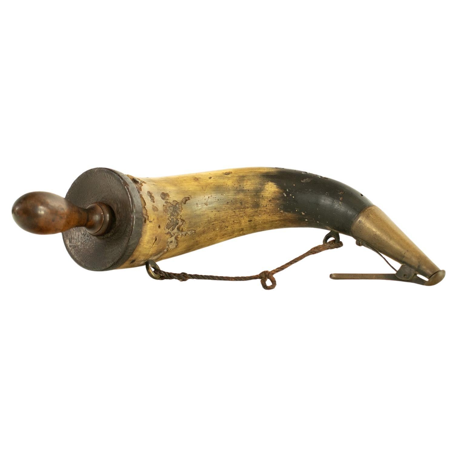 LARGE GUNNER'S POWDER HORN Naval - French, late 18th century. For Sale