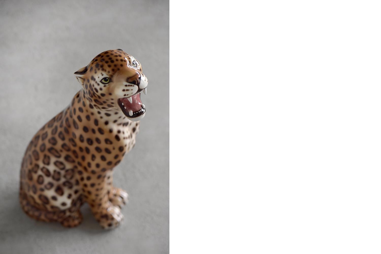 Original Large Mid-Century Modern Italian Ceramic Sculpture of a Seating Leopard In Good Condition In Warszawa, Mazowieckie