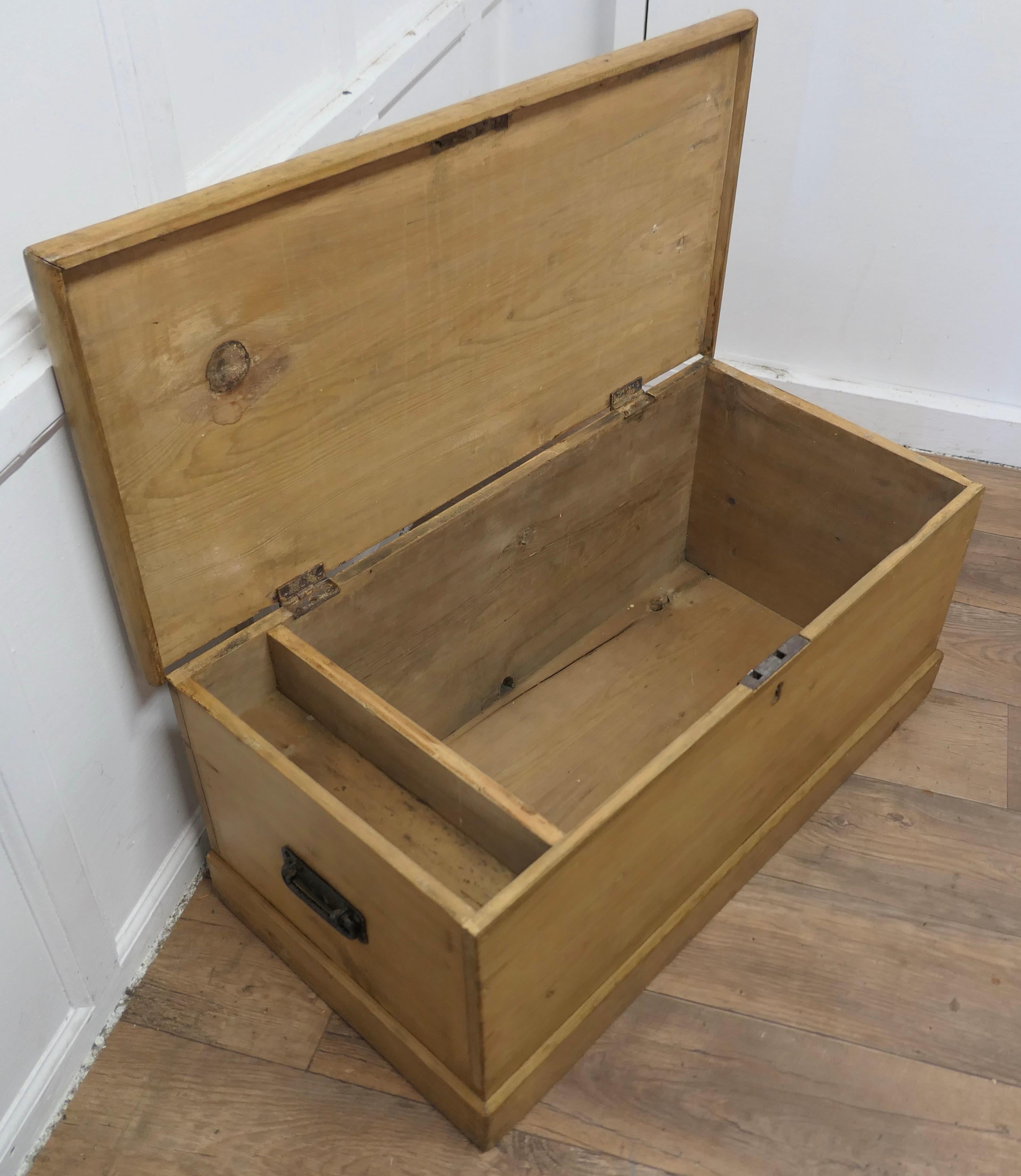 Original Large Victorian Stripped Pine Blanket Box, or Coffee Table    In Good Condition In Chillerton, Isle of Wight