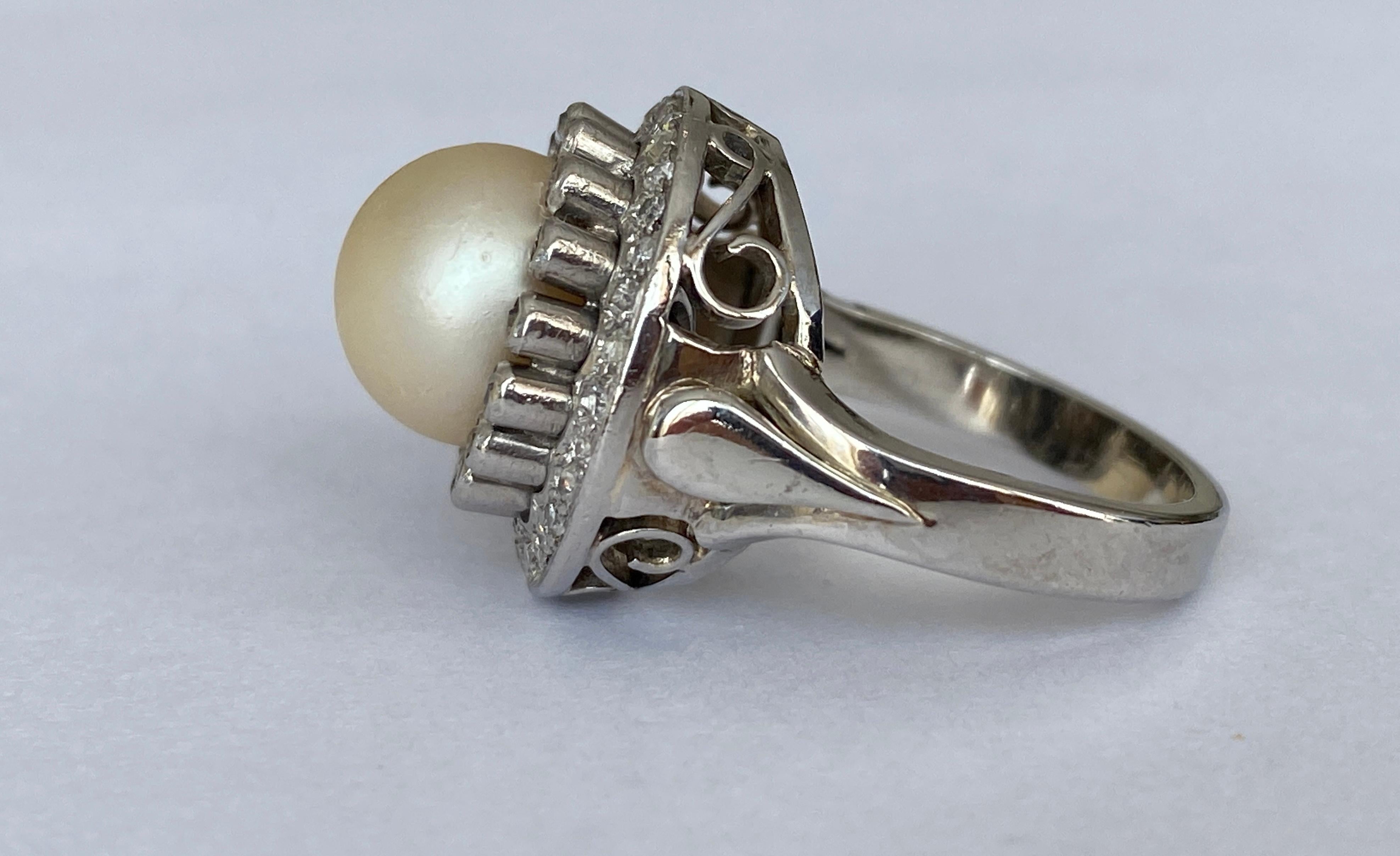 Original Later Art Deco Platinum Cocktail Ring with Diamonds and a pearl In Good Condition For Sale In AMSTERDAM, NL