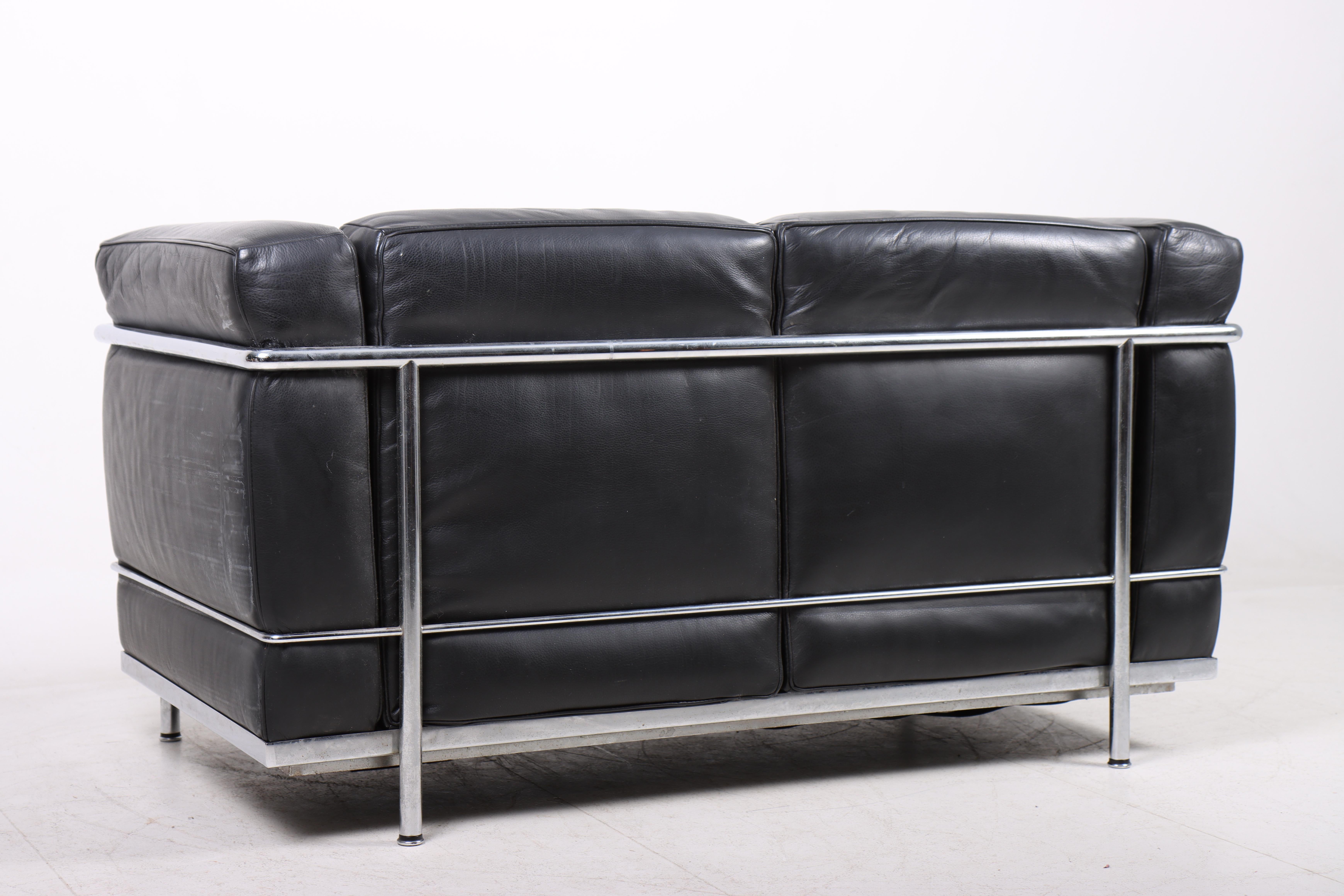 Original Sofa „LC2“ von Le Corbusier, Jeanneret & Perriand für Cassina (Italienisch) im Angebot