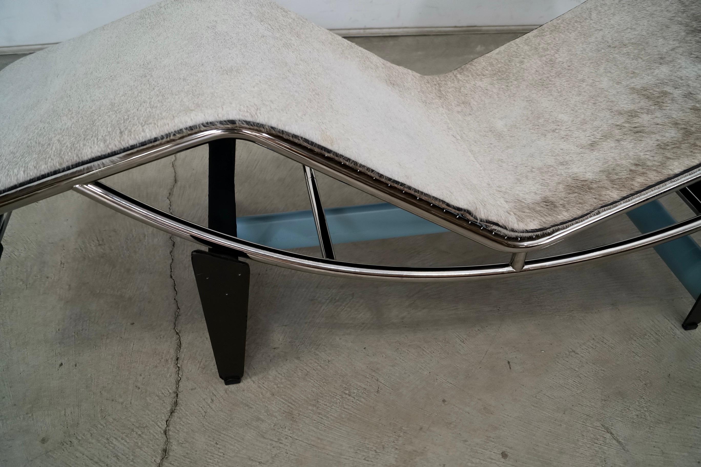 Original Le Corbusier LC4 Chaise Lounge Chair For Sale 9