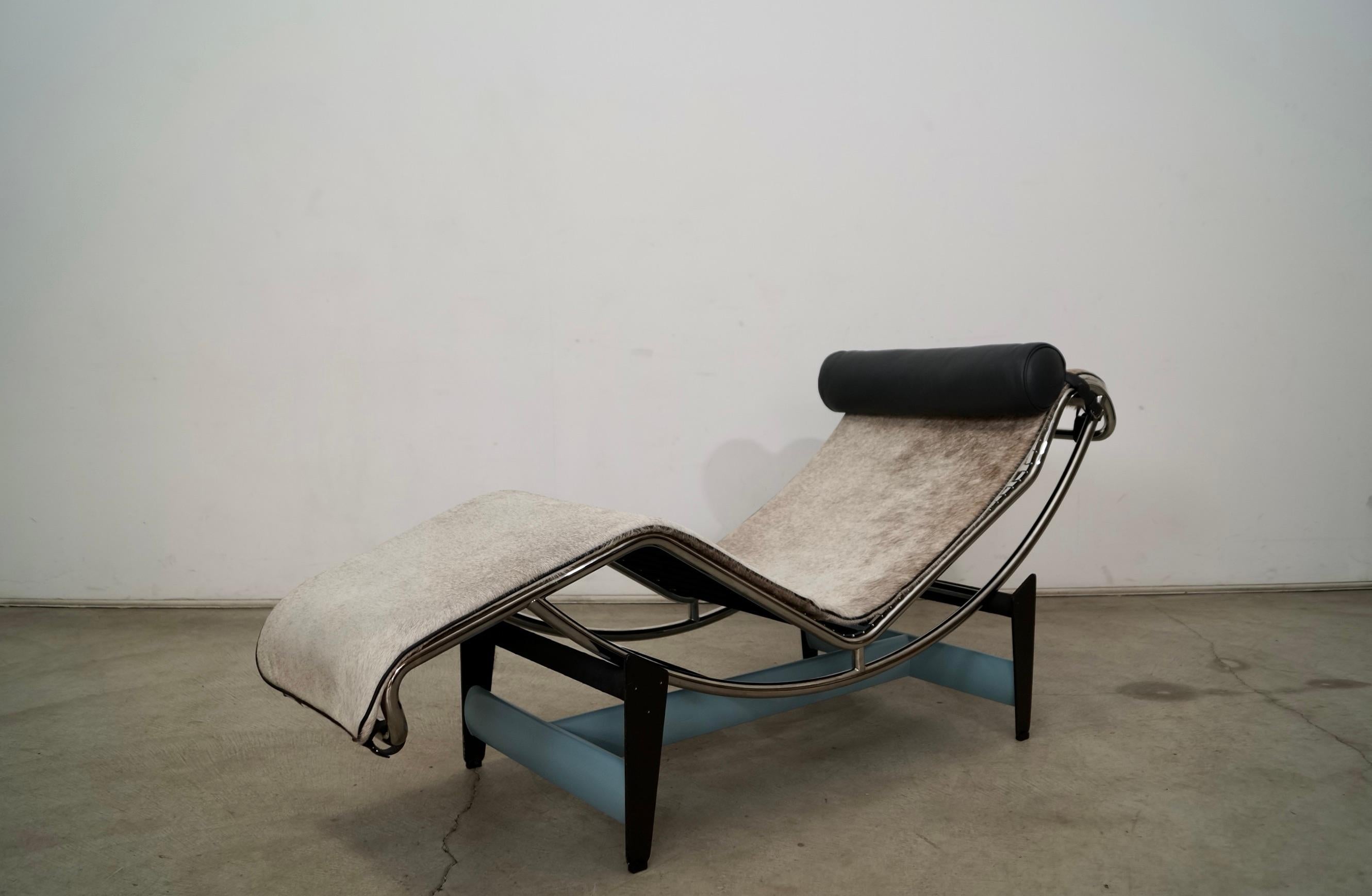 Original Le Corbusier LC4 Chaise Lounge Chair In Good Condition For Sale In Burbank, CA