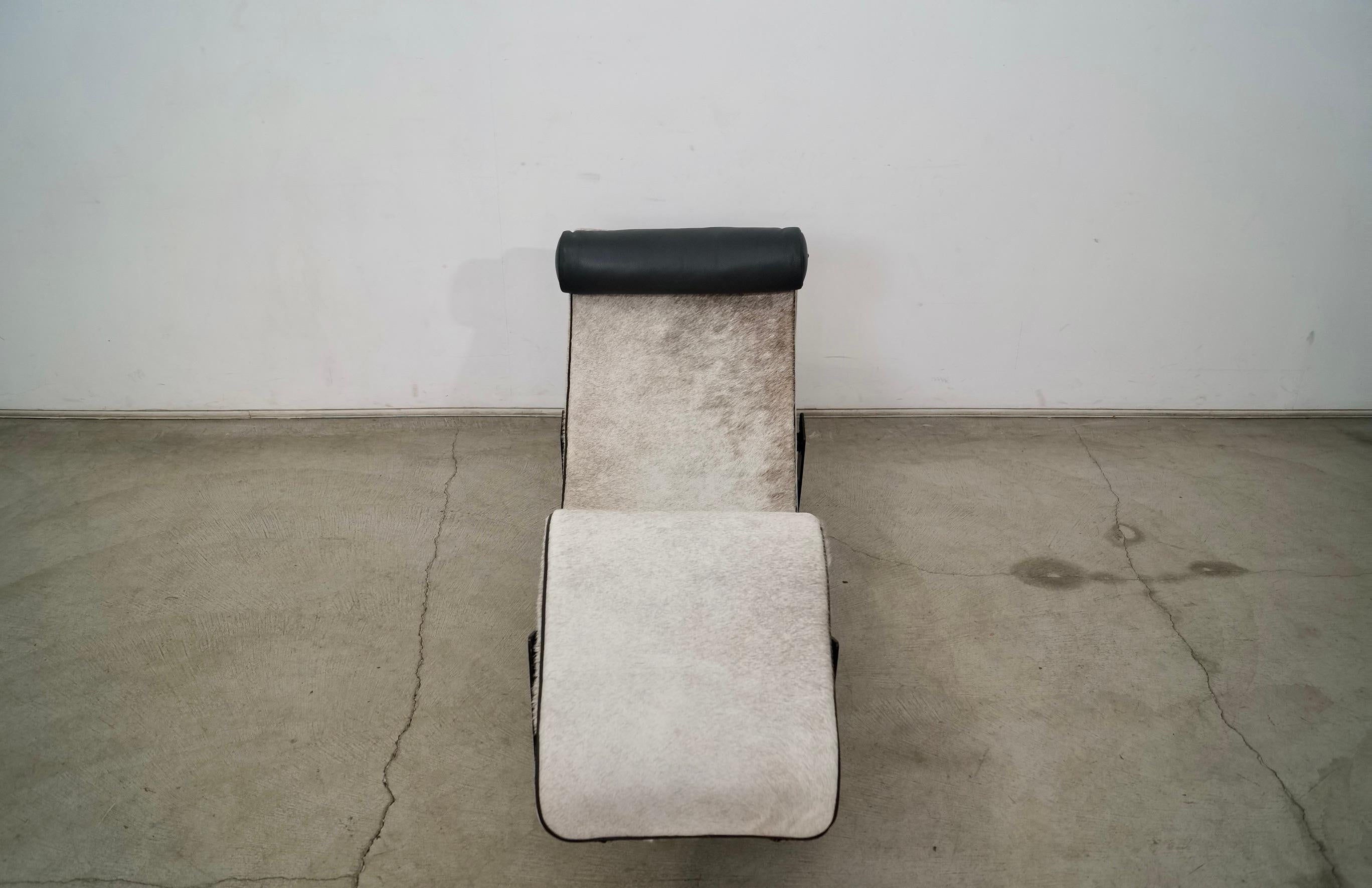 Contemporary Original Le Corbusier LC4 Chaise Lounge Chair For Sale