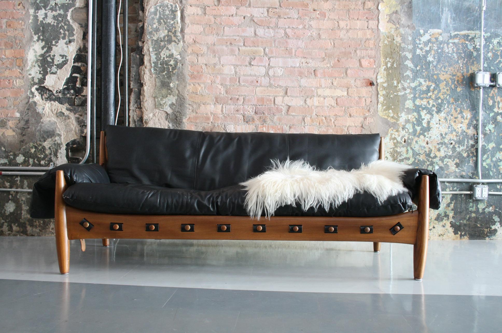 Original Leather and Rosewood Sheriff Sofa by Sergio Rodrigues Brazilian Modern 5