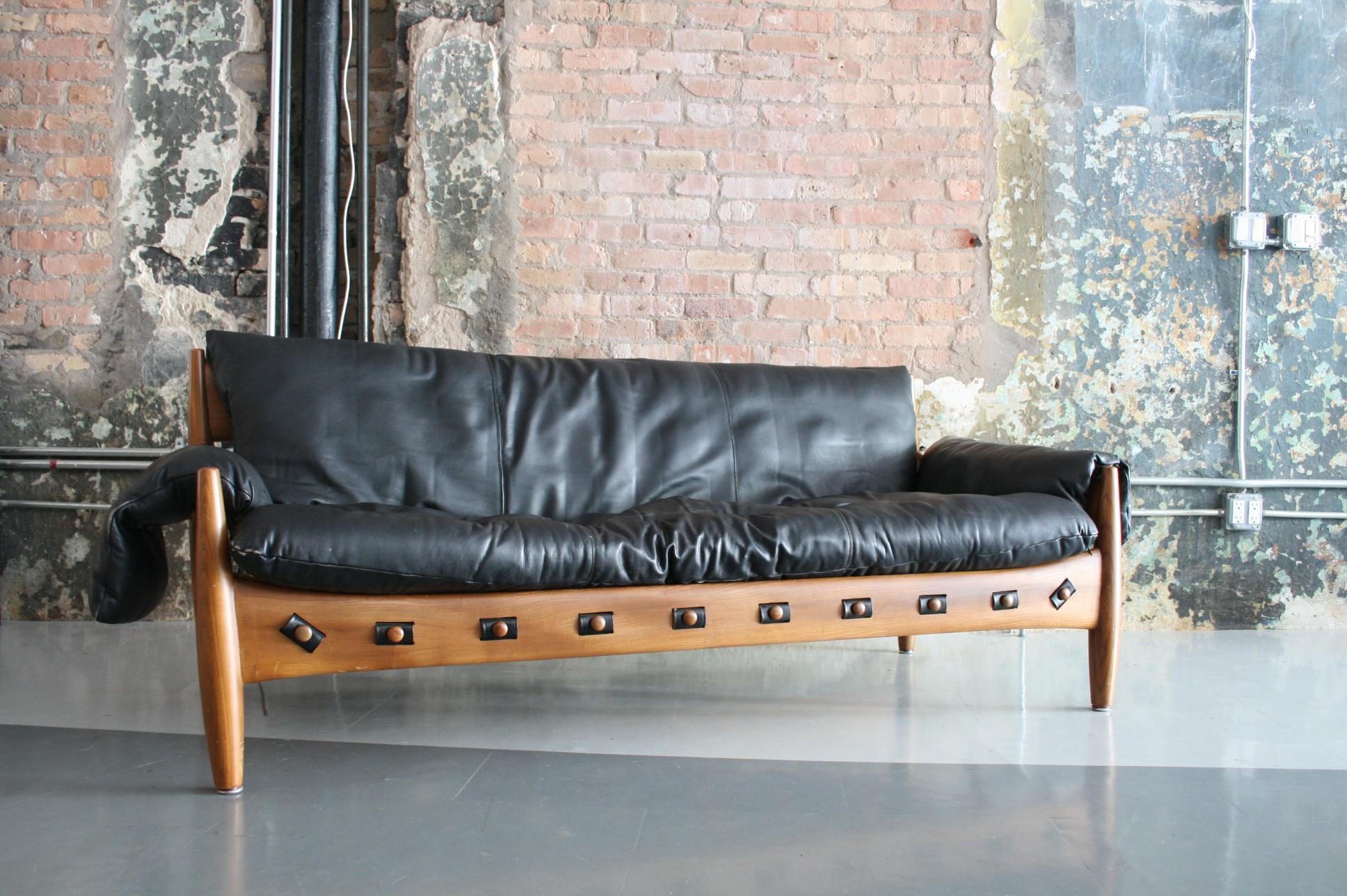 Mid-Century Modern Original Leather and Rosewood Sheriff Sofa by Sergio Rodrigues Brazilian Modern