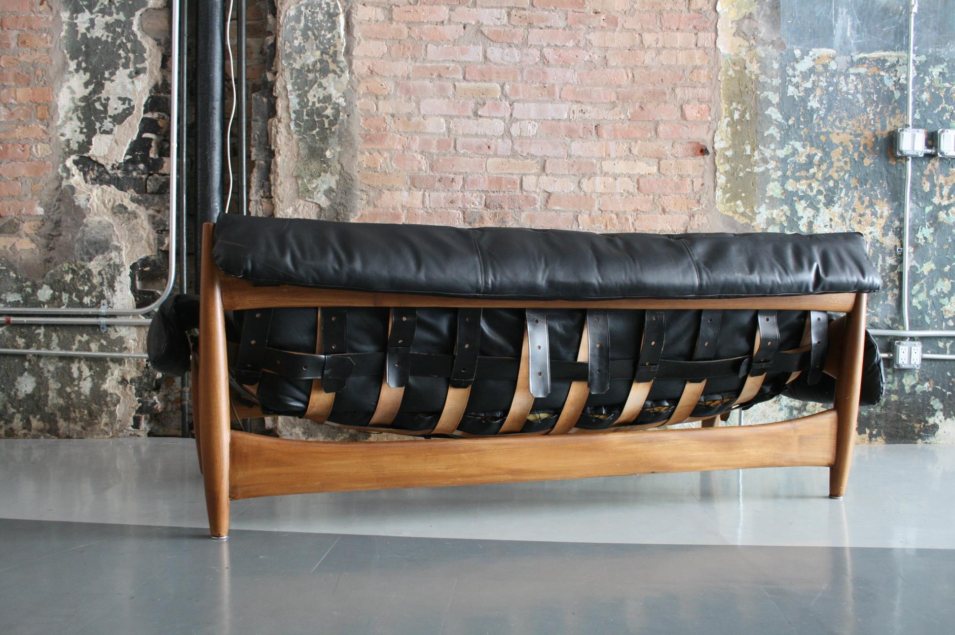 Original Leather and Rosewood Sheriff Sofa by Sergio Rodrigues Brazilian Modern 2