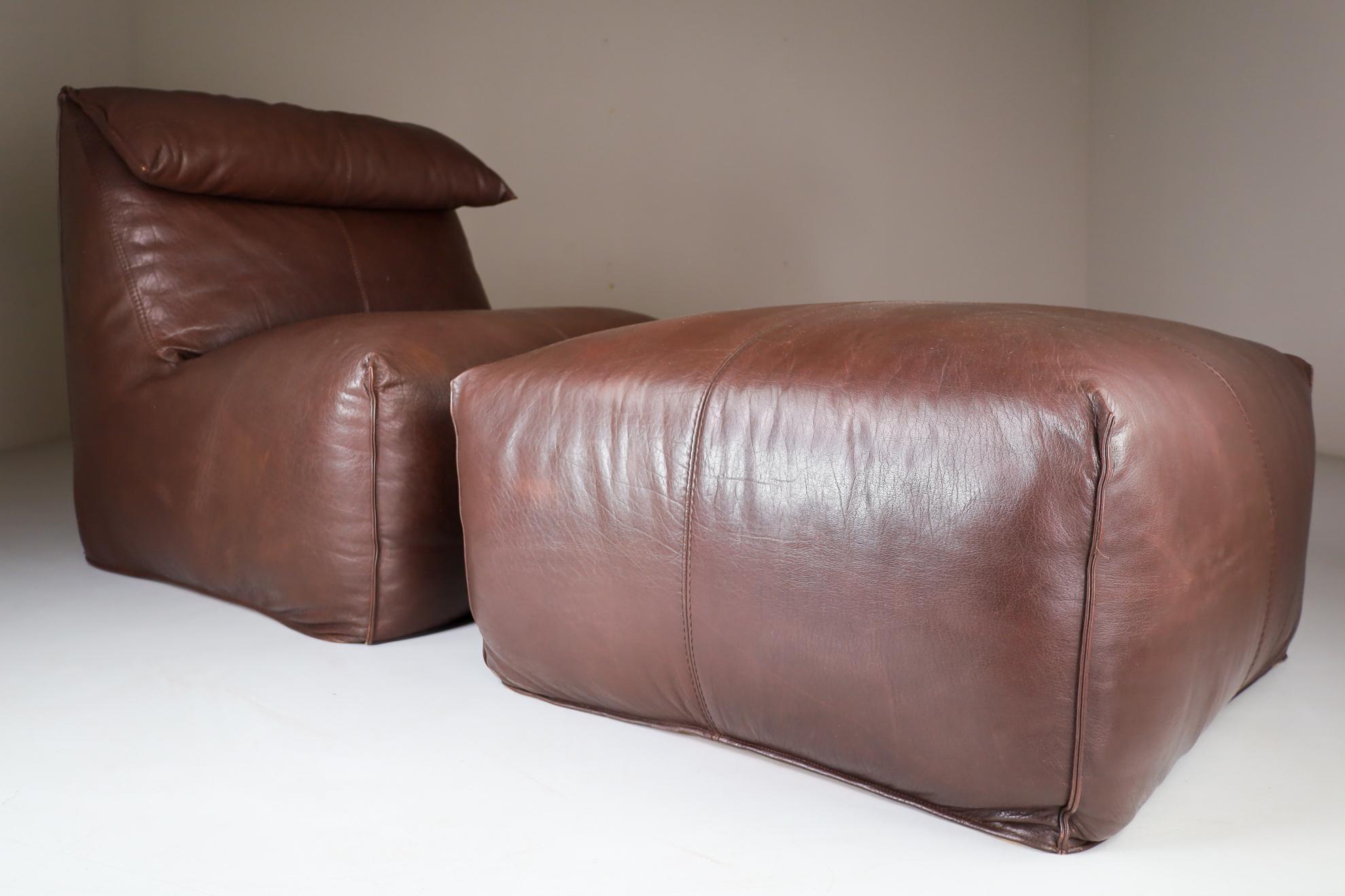 Original leather lounge chair & pouf “Le Bambole” by Mario Bellini for B & B Italia, manufactured in Italy 1975. Really iconic and comfortable set in the best Italian leather. Almost 50 years old, but this set remains in amazing good condition with