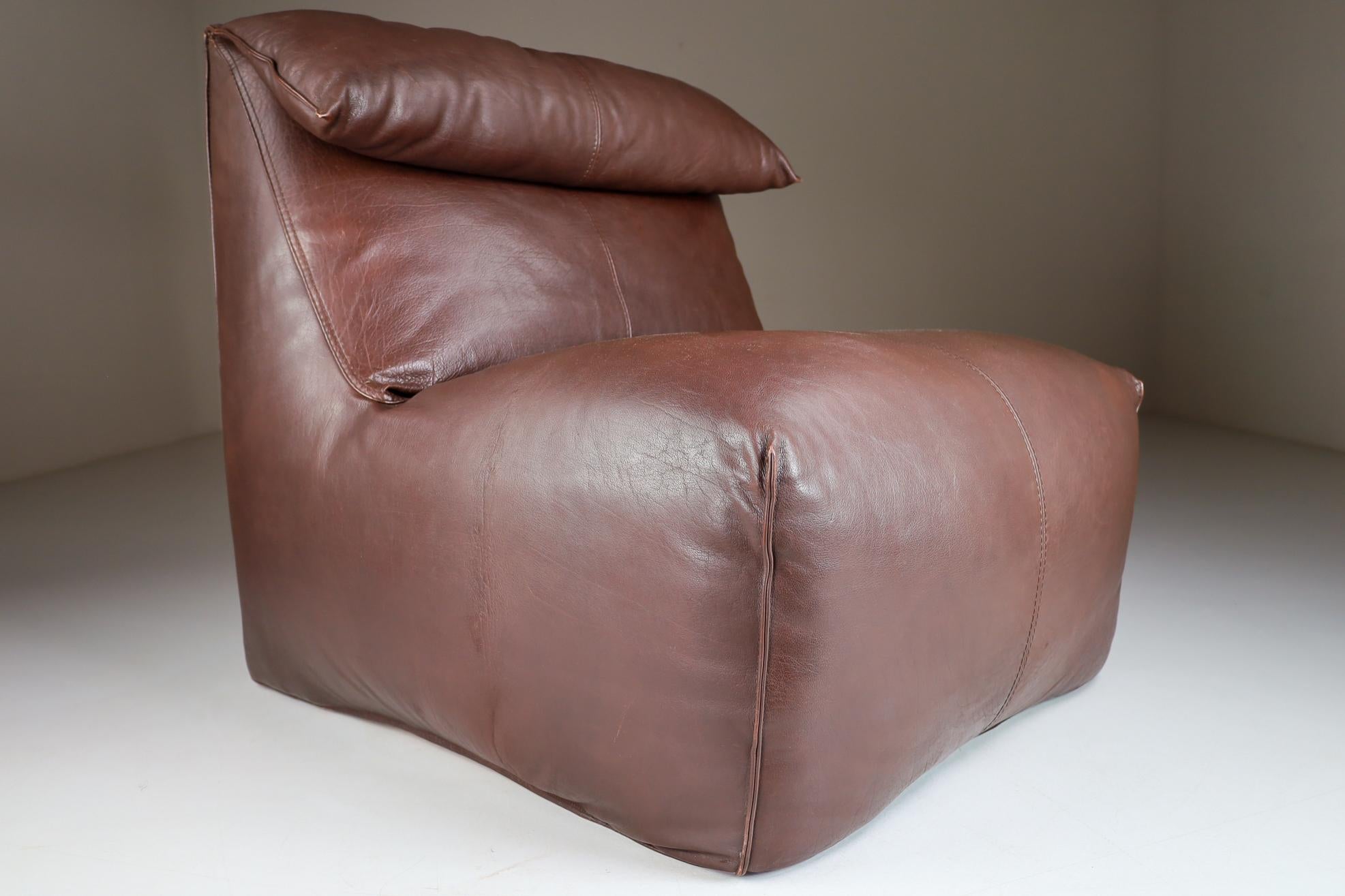 Mid-Century Modern Original Leather Lounge Chair & Pouf Le Bambole by Mario Bellini for B&B Italia