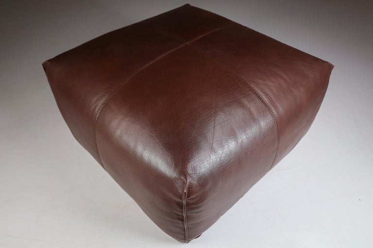 Original Leather Lounge Chair & Pouf Le Bambole by Mario Bellini for B&B Italia In Good Condition For Sale In Almelo, NL