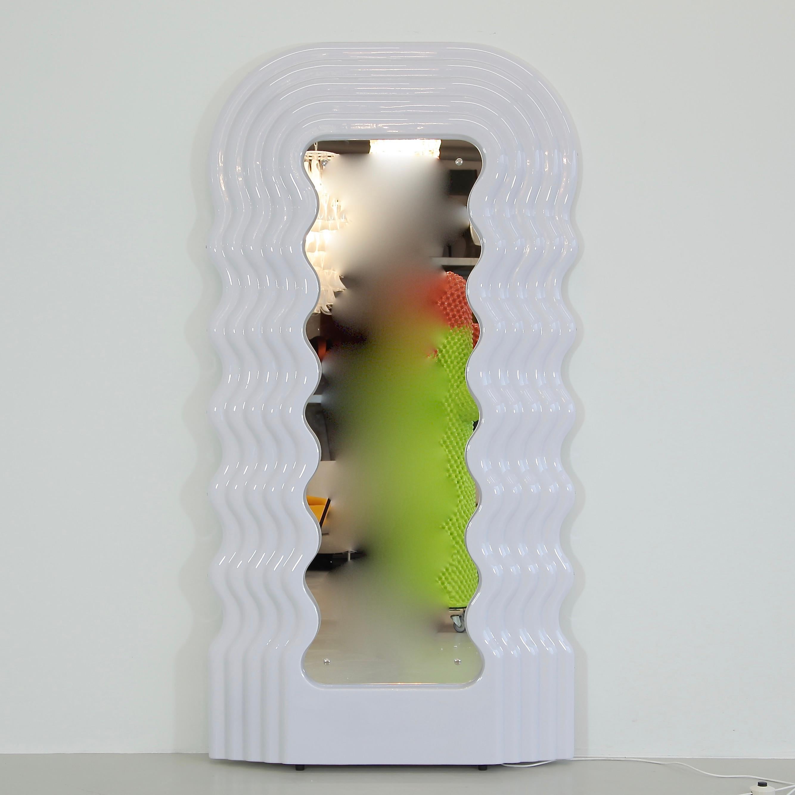 Original LED Ultrafragola Spiegel Entworfen von Ettore Sottsass für Poltronova (Italienisch) im Angebot