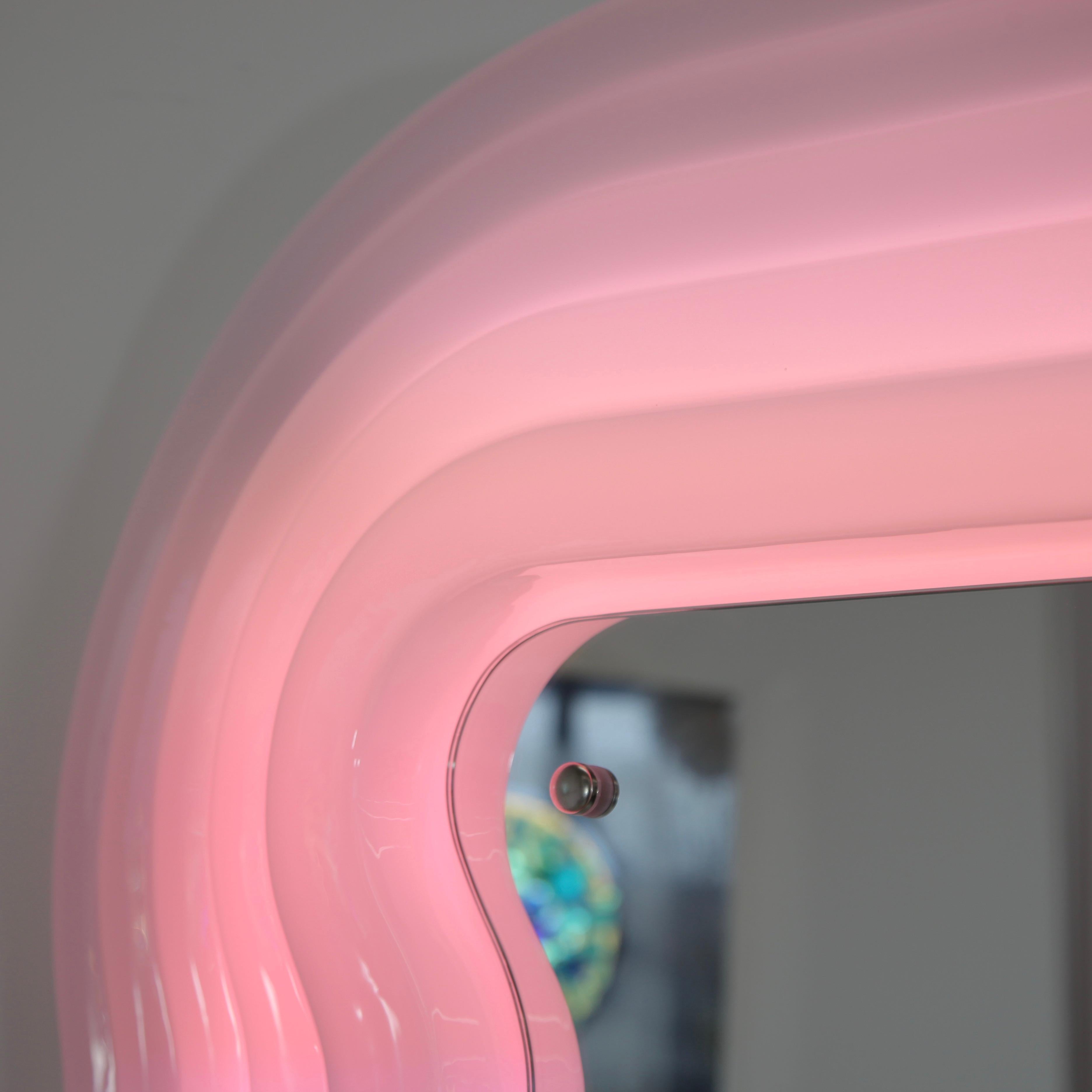 Moderno Specchio Ultrafragola a LED originale disegnato da Ettore Sottsass per Poltronova in vendita