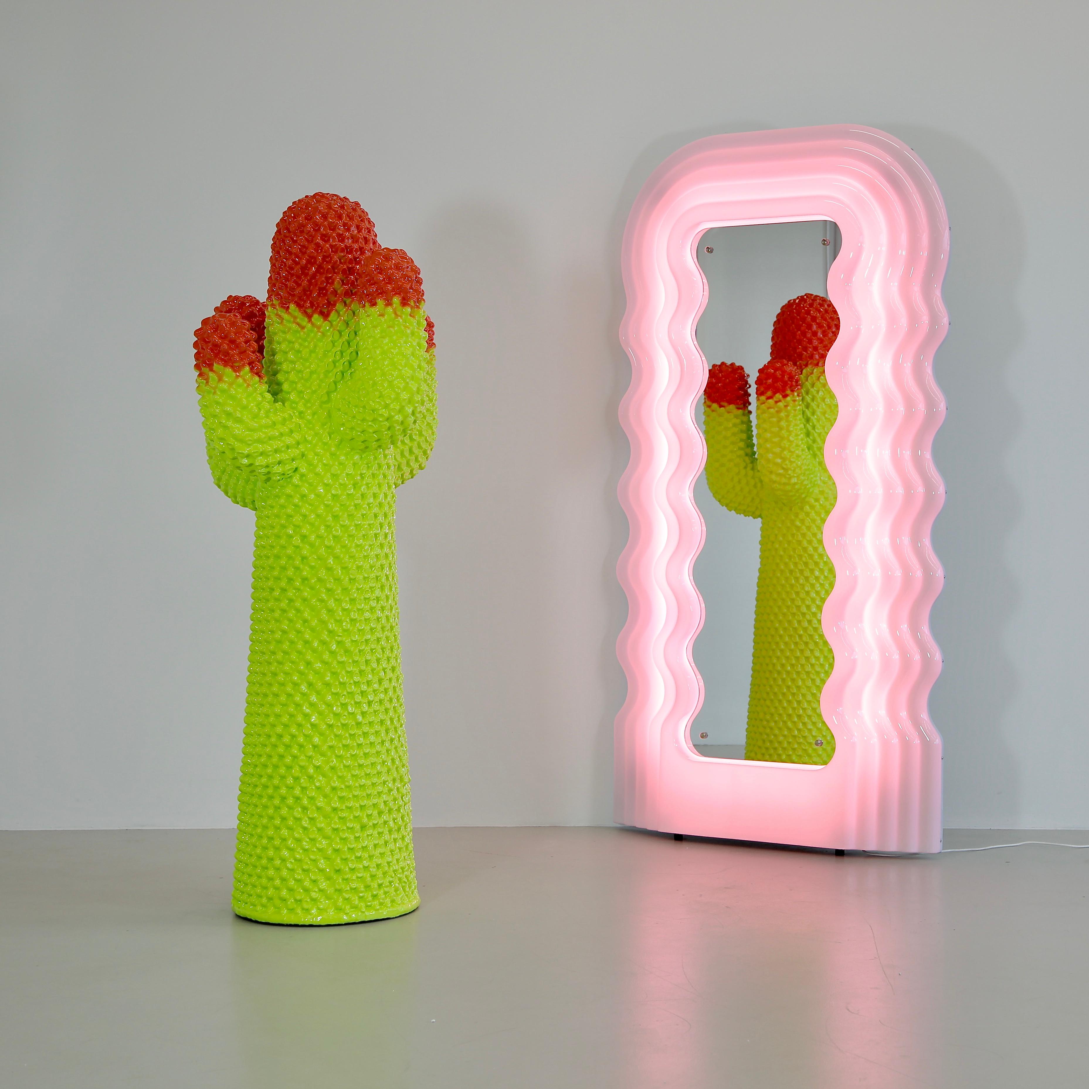 Original LED Ultrafragola Mirror Designed by Ettore Sottsass for Poltronova In New Condition For Sale In Berlin, Berlin