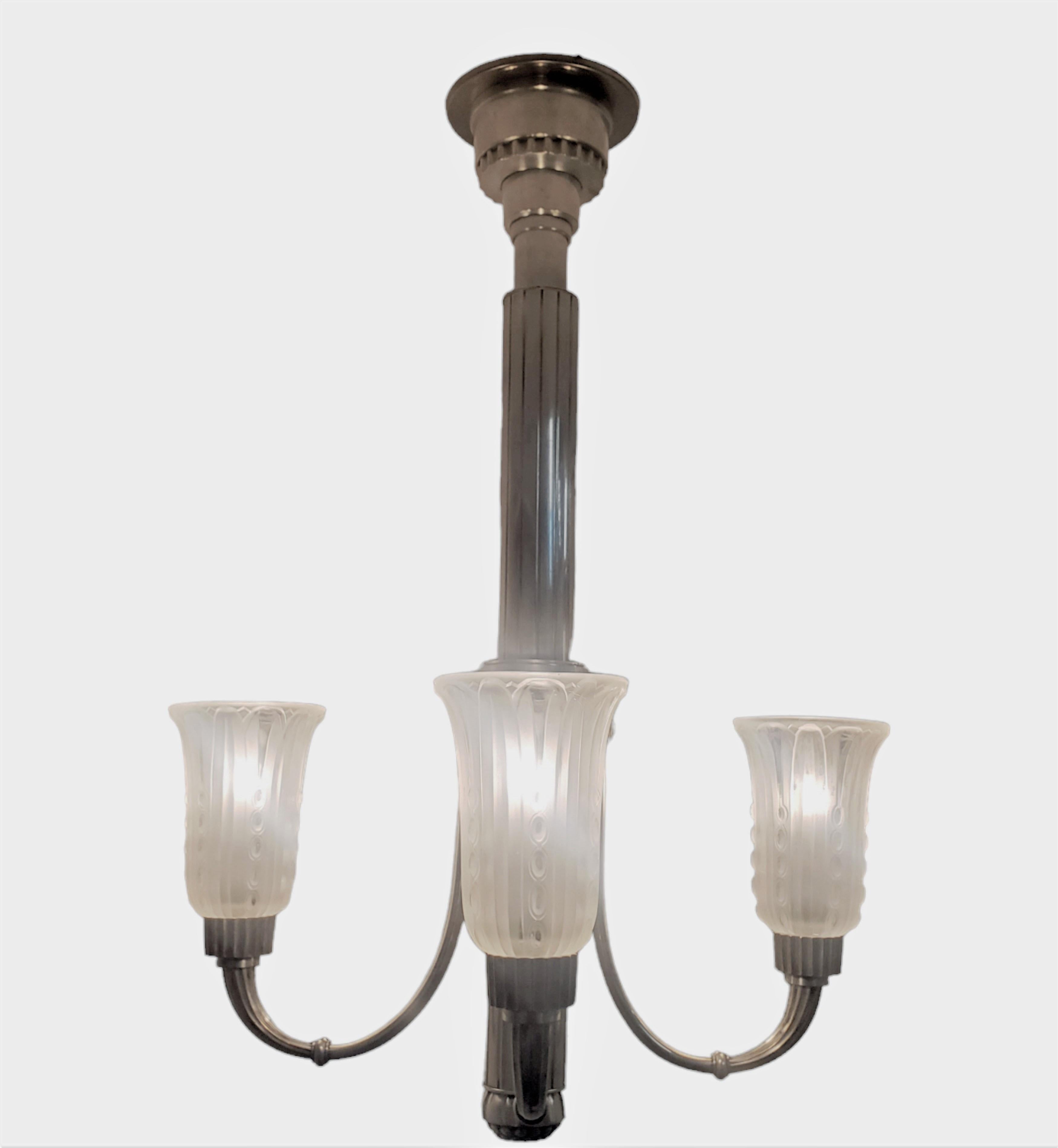 Original Leleu silvered bronze 4 arm chandelier w/ frosted art glass tulips For Sale 2