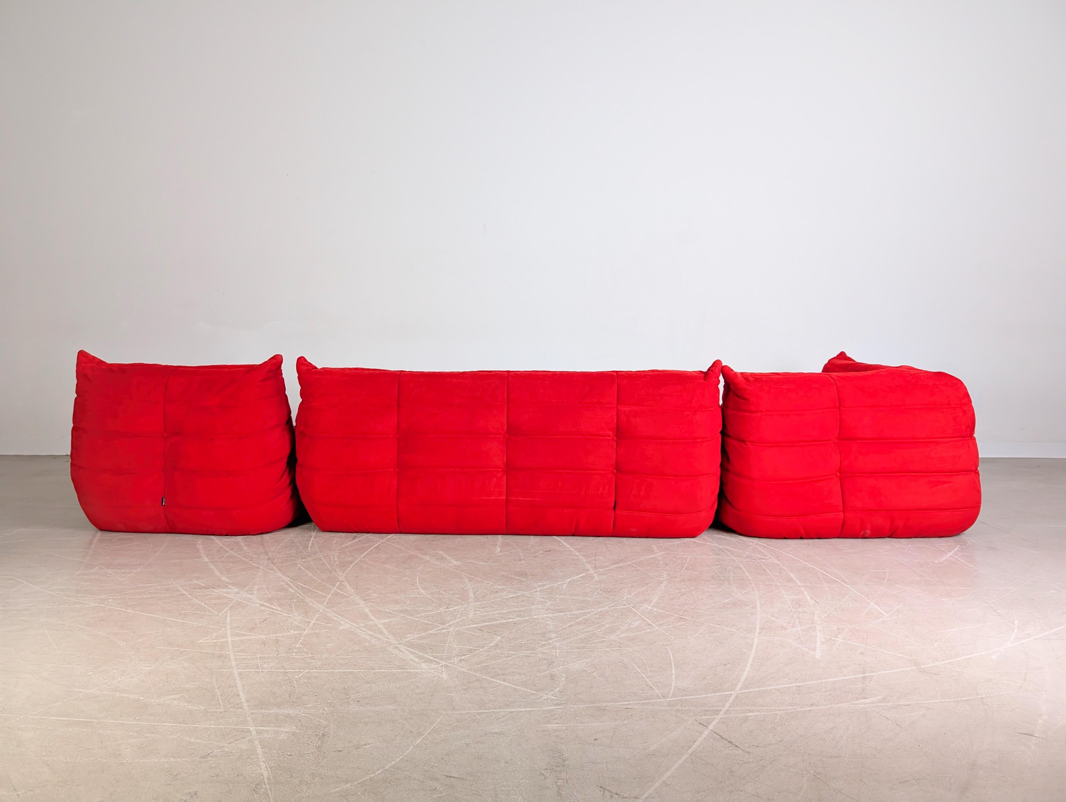 XXI secolo e contemporaneo Original Ligne Roset Ecksofa Togo Couch Ducaroy Wildleder rot in vendita