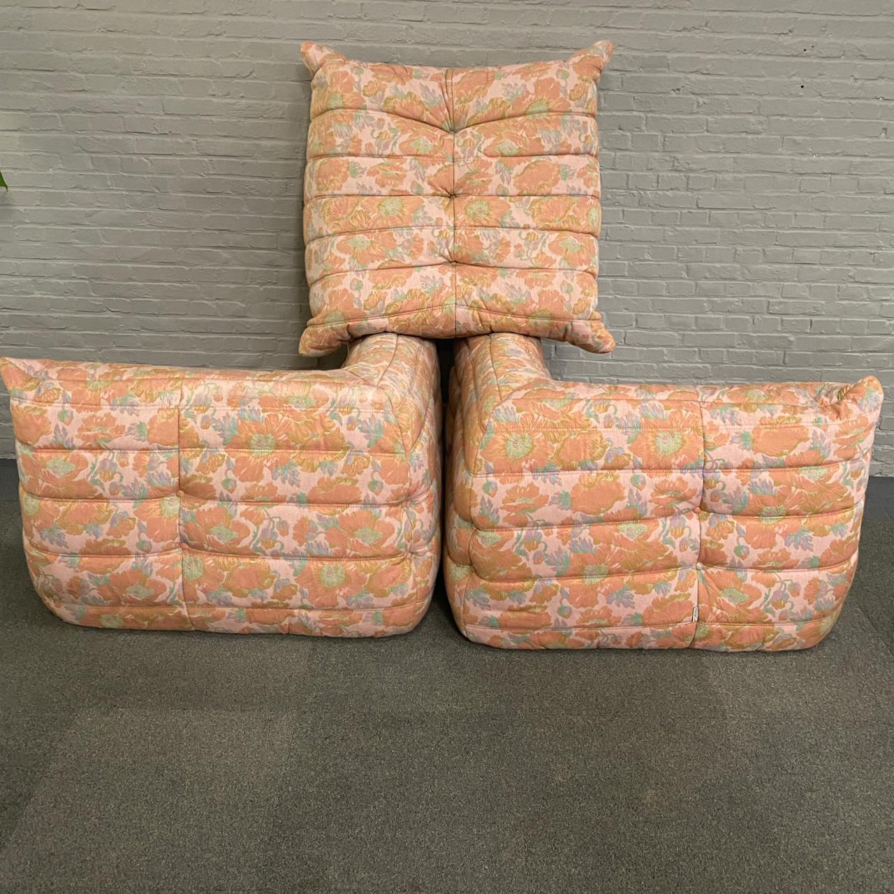 70s Original Togo - Ligne Roset floral 4 piece sofa set. Michel Ducaroy - France For Sale 4