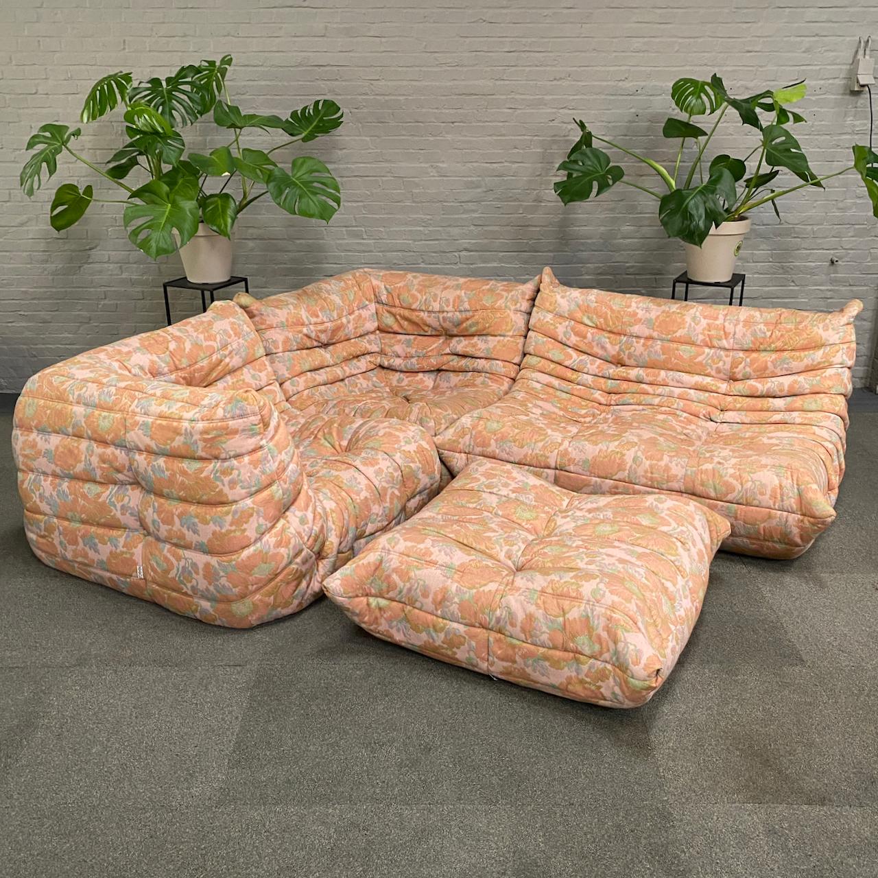 70s Original Togo - Ligne Roset floral 4 piece sofa set. Michel Ducaroy - France For Sale 10
