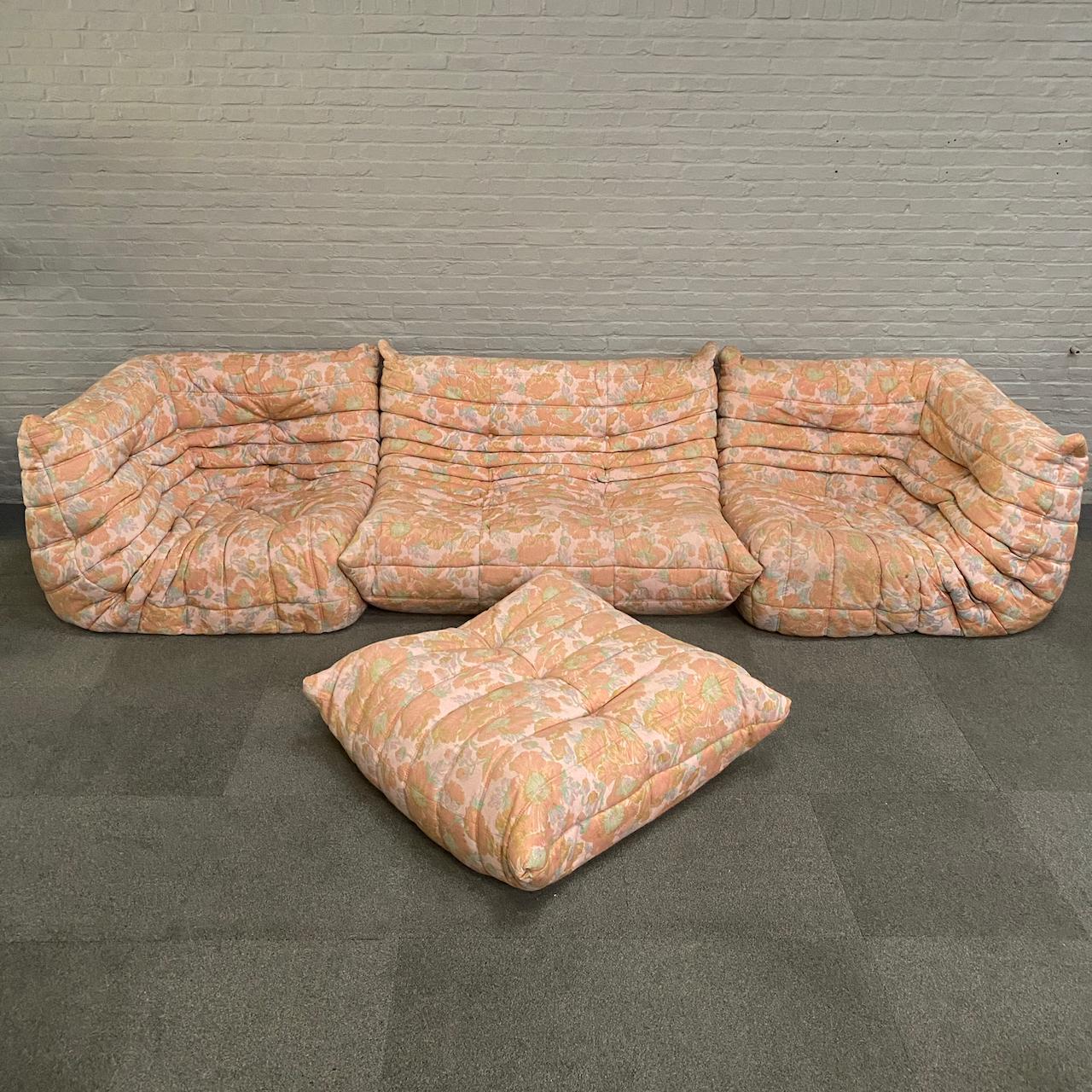 70s Original Togo - Ligne Roset floral 4 piece sofa set. Michel Ducaroy - France For Sale 12