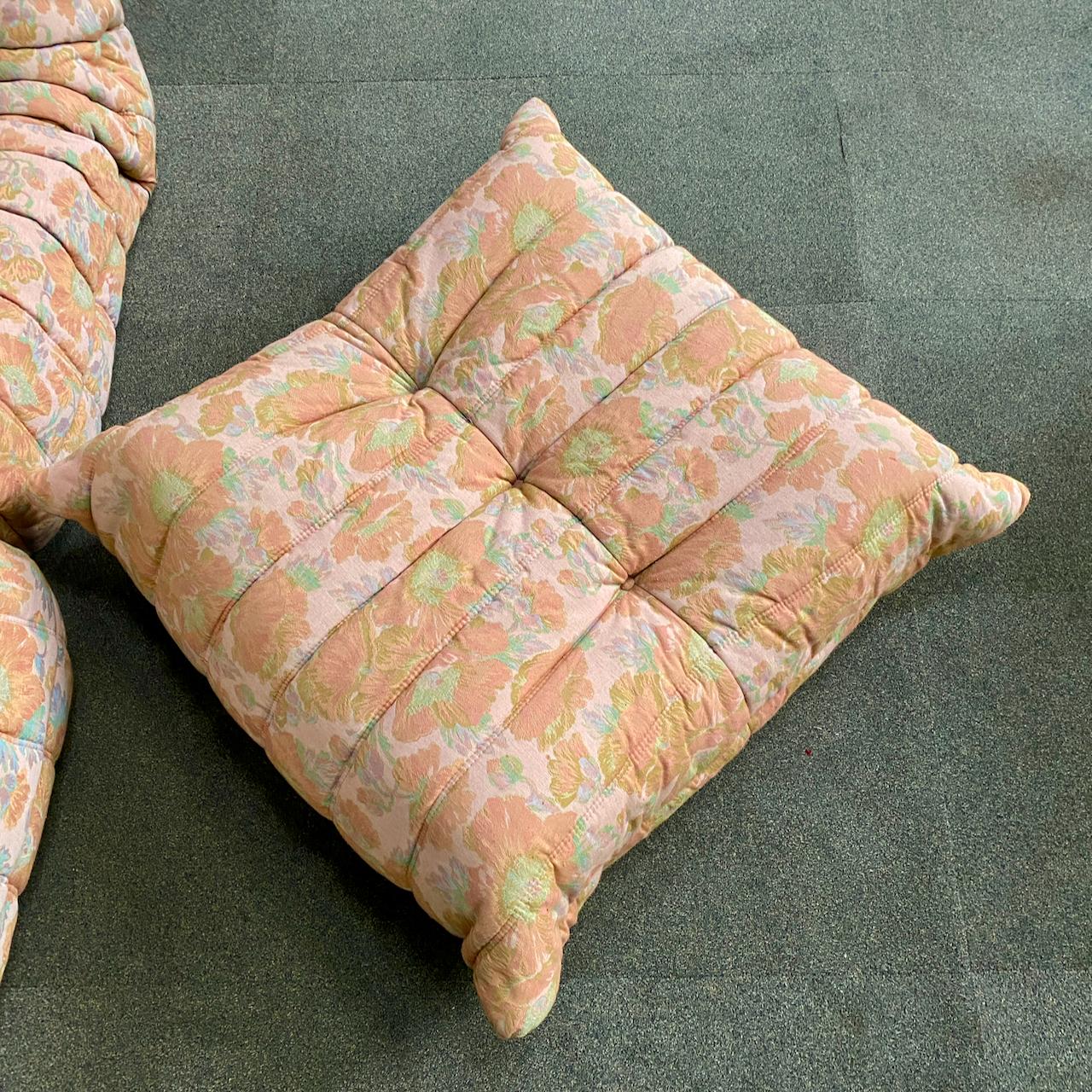 Mid-Century Modern 70s Original Togo - Ligne Roset floral 4 piece sofa set. Michel Ducaroy - France For Sale