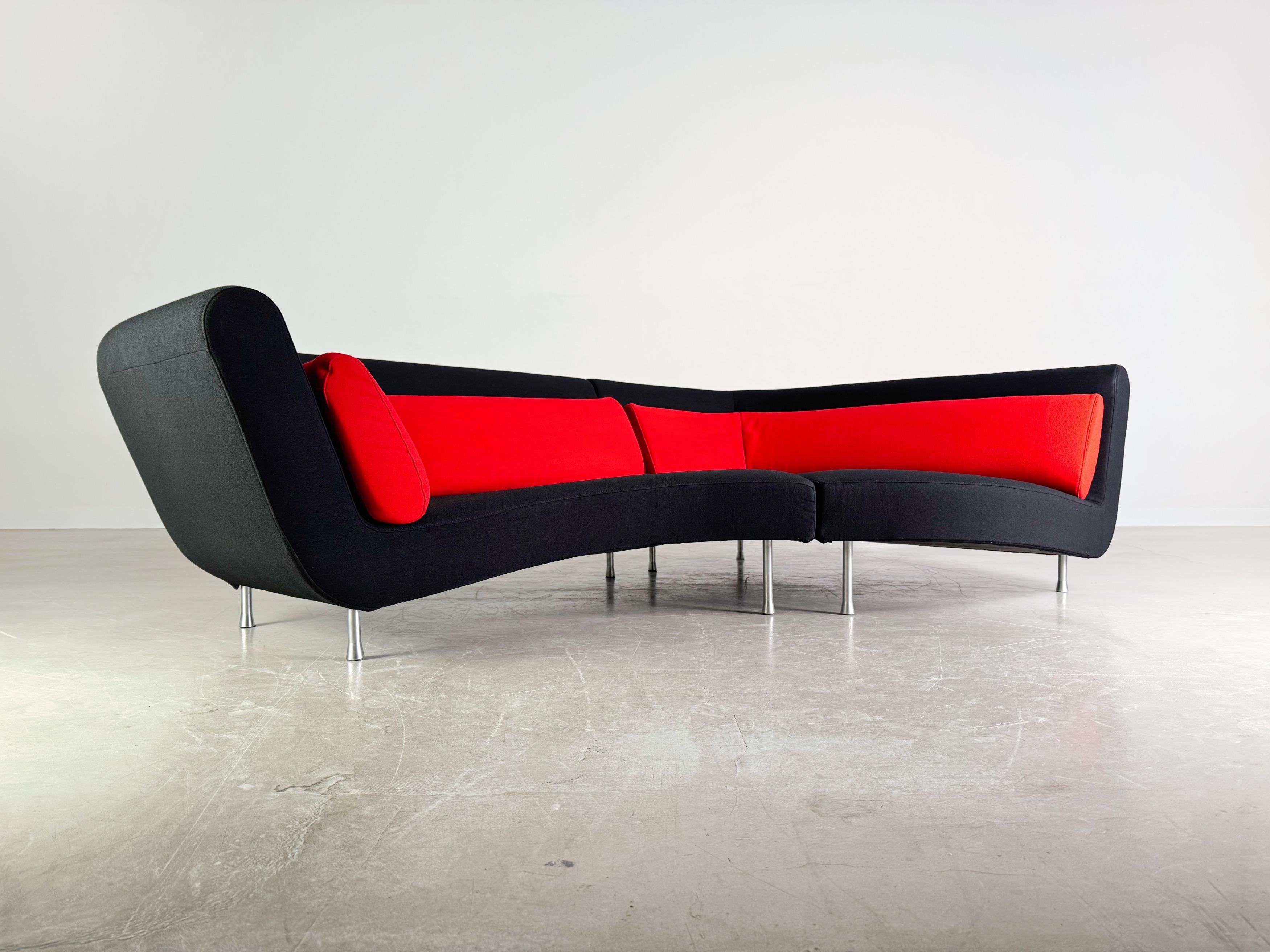 Wir bieten zwei schöne Sofamodule von Cinna (Ligne Roset) zum Verkauf an. Das Design stammt von François Bauchet und zeichnet sich durch seine ikonische Form und hochwertige Materialien aus. Es handelt sich um zwei Sektionssofas aus den 1980er