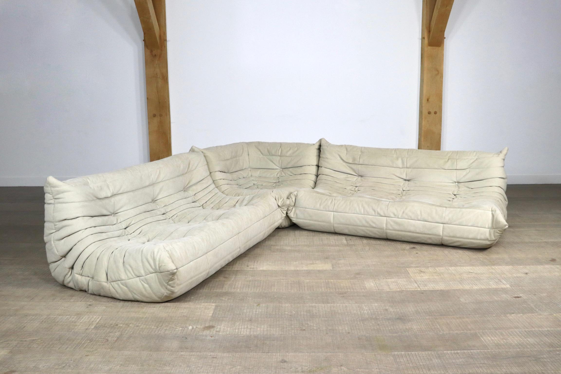 Original Ligne Roset Togo Seating Group in Cream by Michel Ducaroy In Good Condition In ABCOUDE, UT