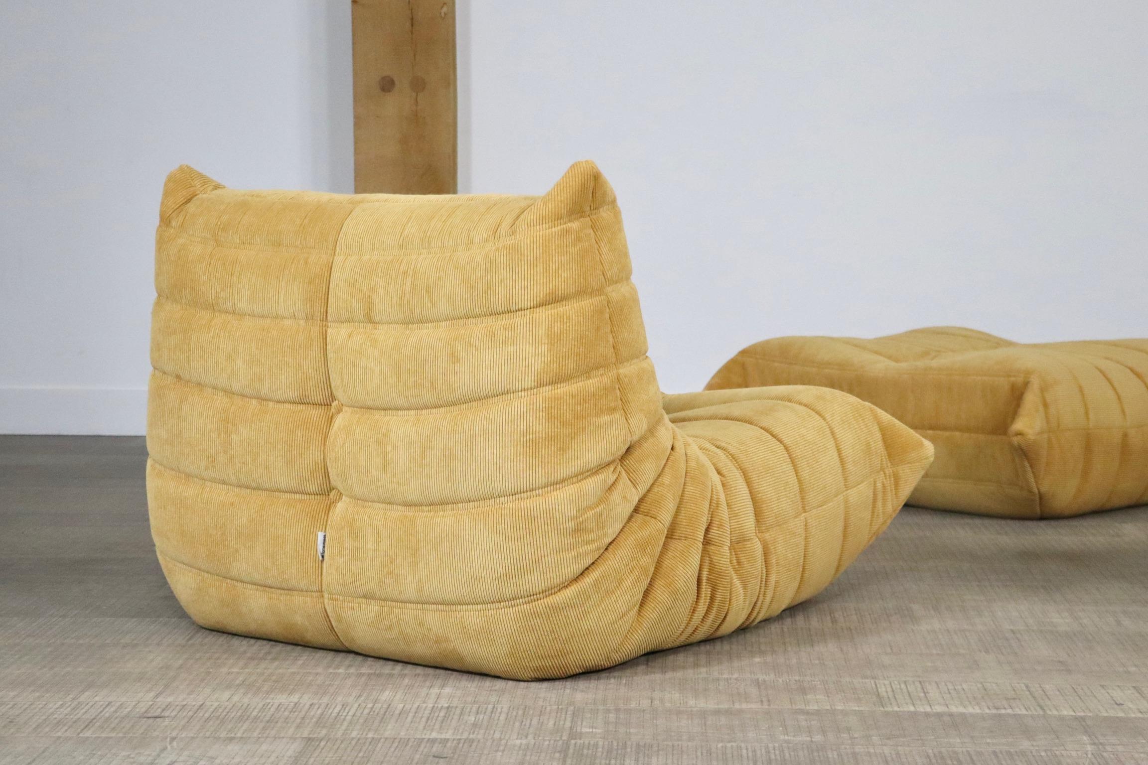 Original Ligne Roset Togo Seating Group in Mustard Corduroy by Michel Ducaroy In Excellent Condition In ABCOUDE, UT