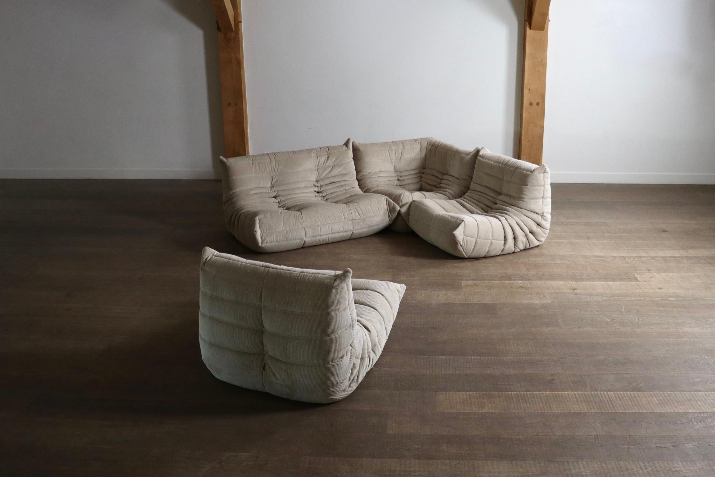Set di divani originali Ligne Roset Togo in beige di Michel Ducaroy, anni '70 in vendita 2