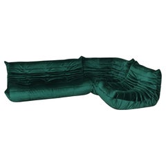 Ensemble de canapés Togo Ligne Roset en velours vert émeraude de Michel Ducaroy