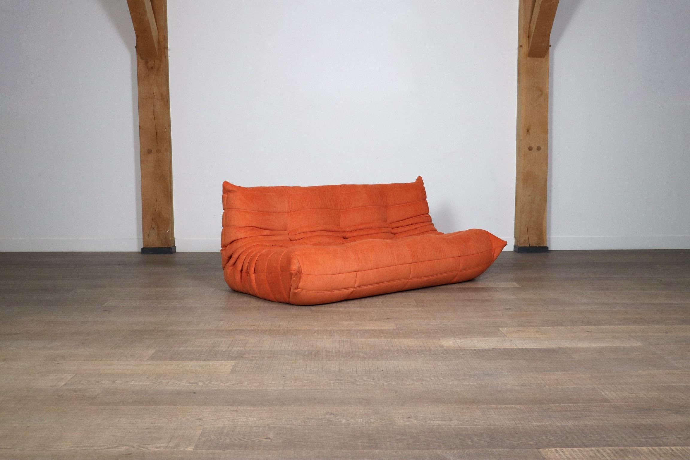 Original Ligne Roset Togo Three Seater Sofa In Coral By Michel Ducaroy, 1970s In Good Condition In ABCOUDE, UT
