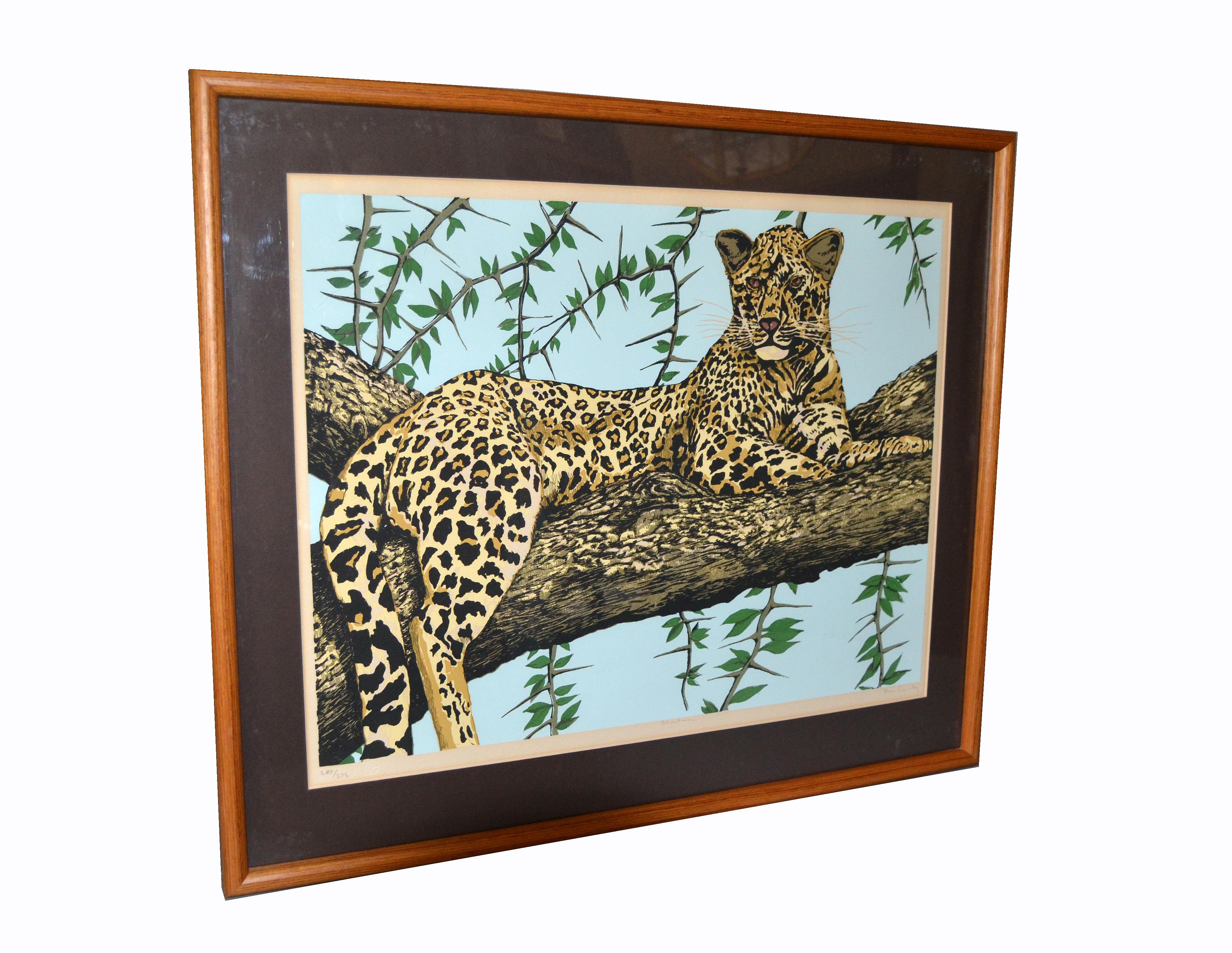 Framed original lithograph from a resting cheetah on a tree branch.
Numbered 288 and limited to an edition of 375, created and individually signed by the artist.
Authentication on the reverse.